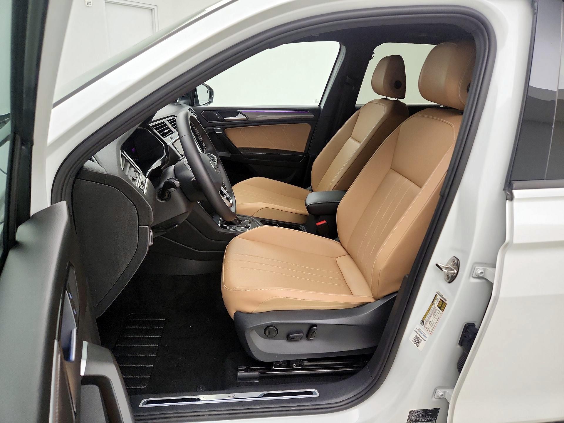 Thumbnail: 2023 Volkswagen Tiguan - 11
