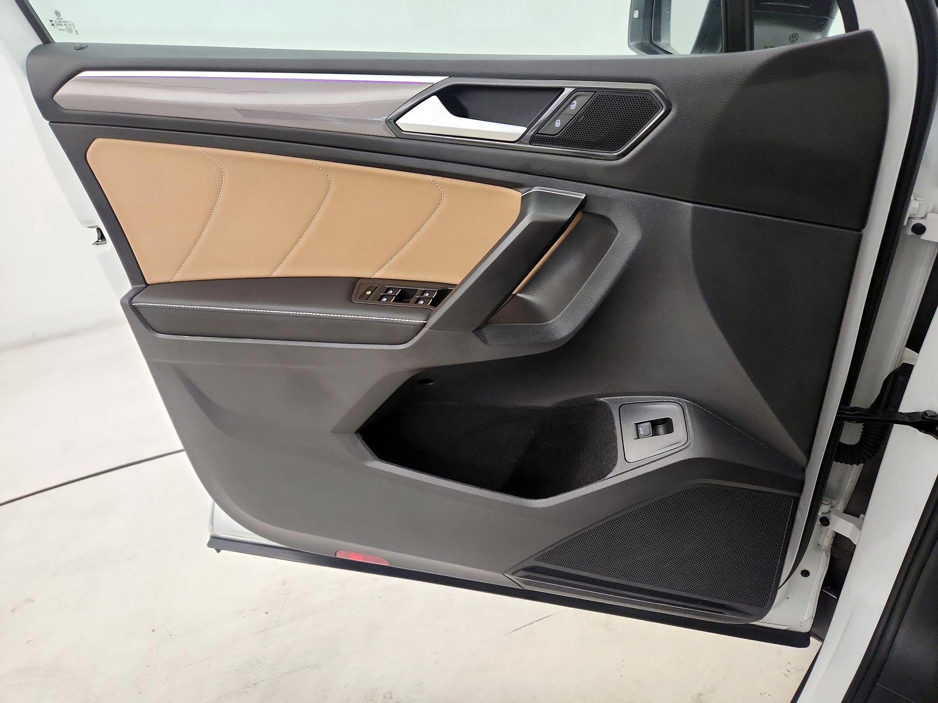 Thumbnail: 2023 Volkswagen Tiguan - 12