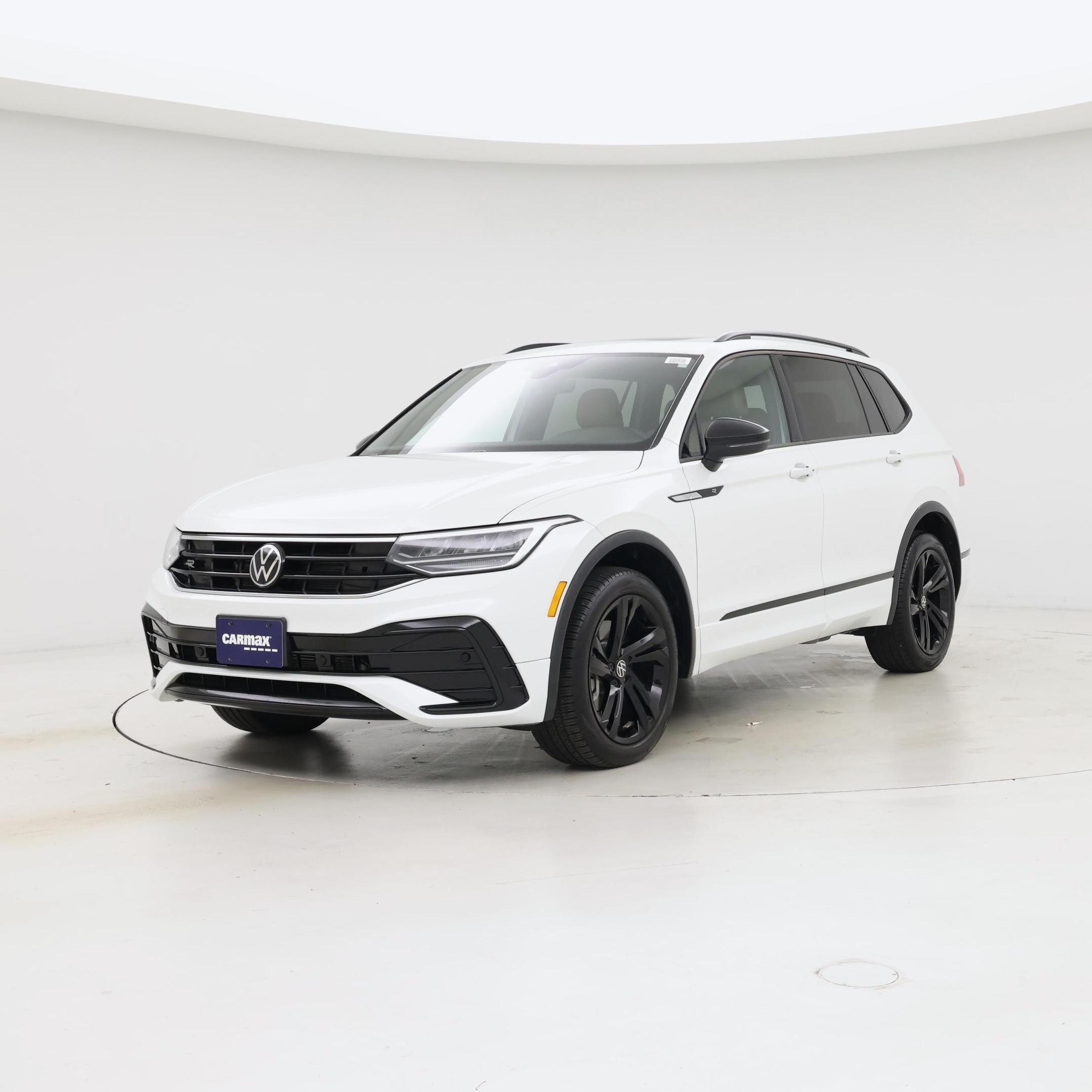 Thumbnail: 2023 Volkswagen Tiguan - 4