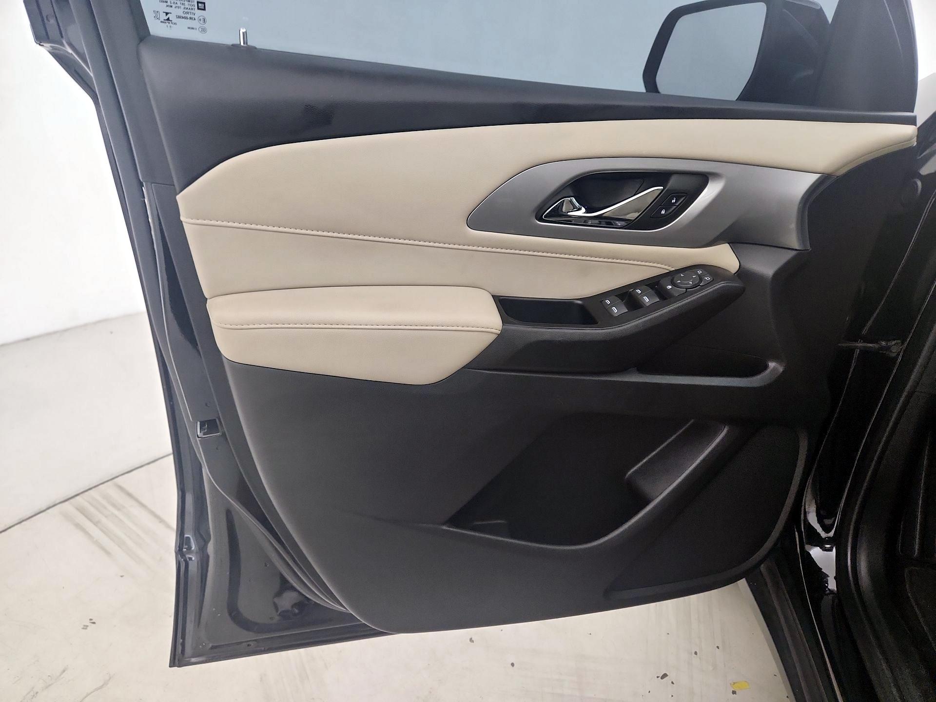 Thumbnail: 2022 Chevrolet Traverse - 12