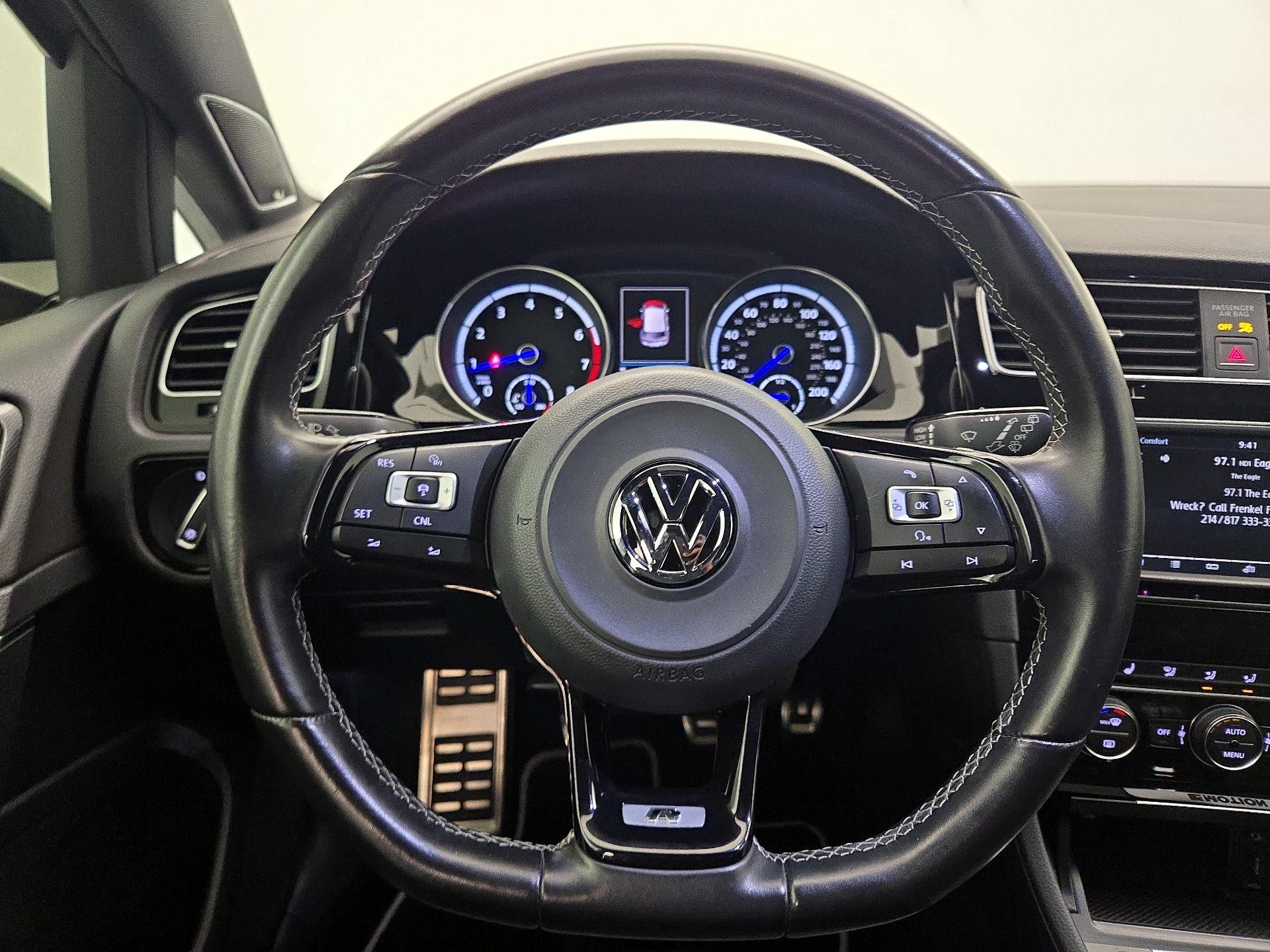 Thumbnail: 2017 Volkswagen Golf - 10