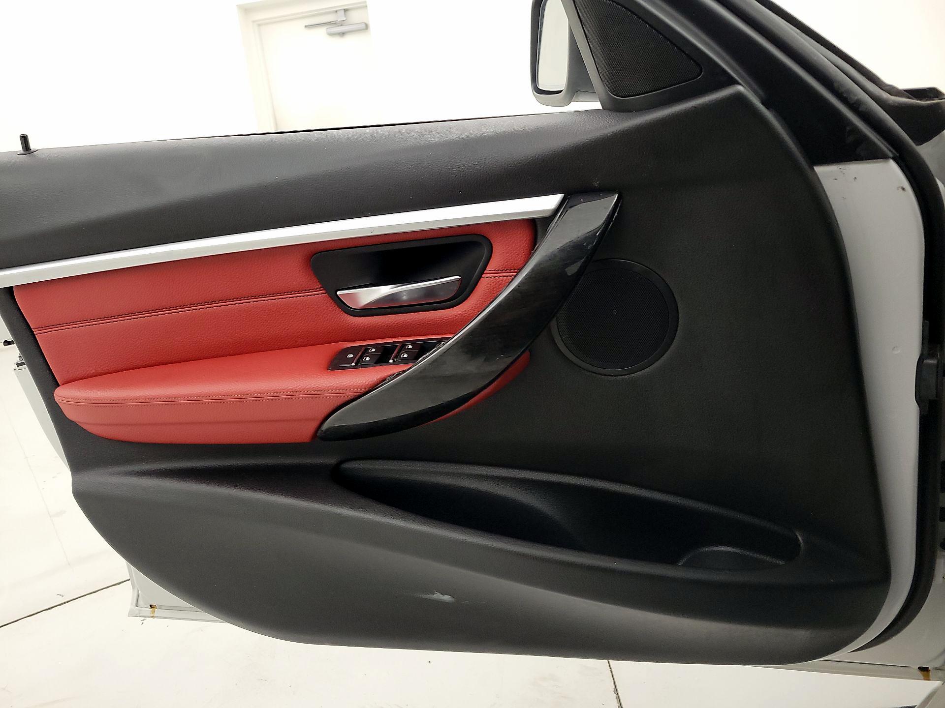 Thumbnail: 2018 BMW 3 Series - 12