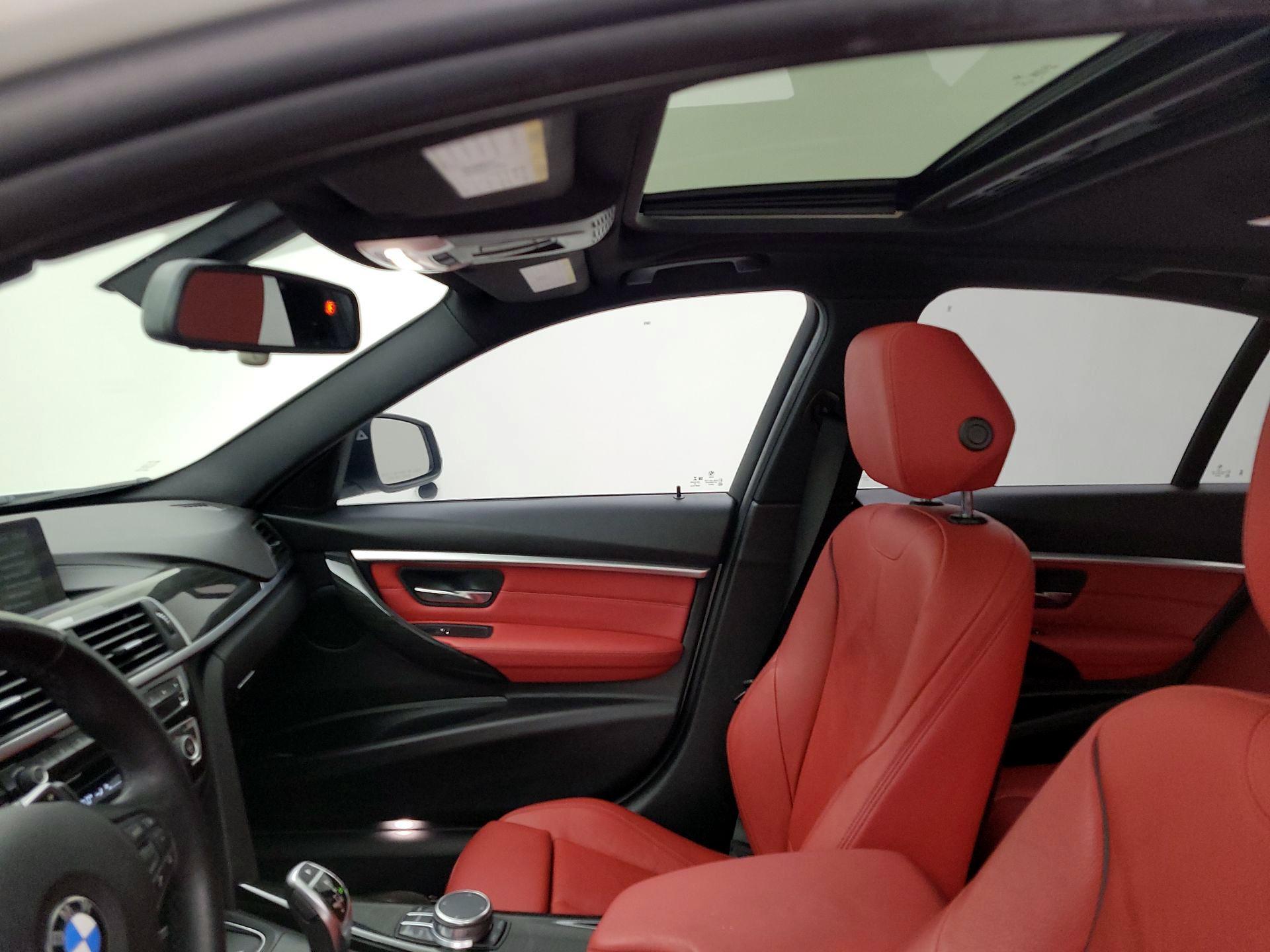 Thumbnail: 2018 BMW 3 Series - 20