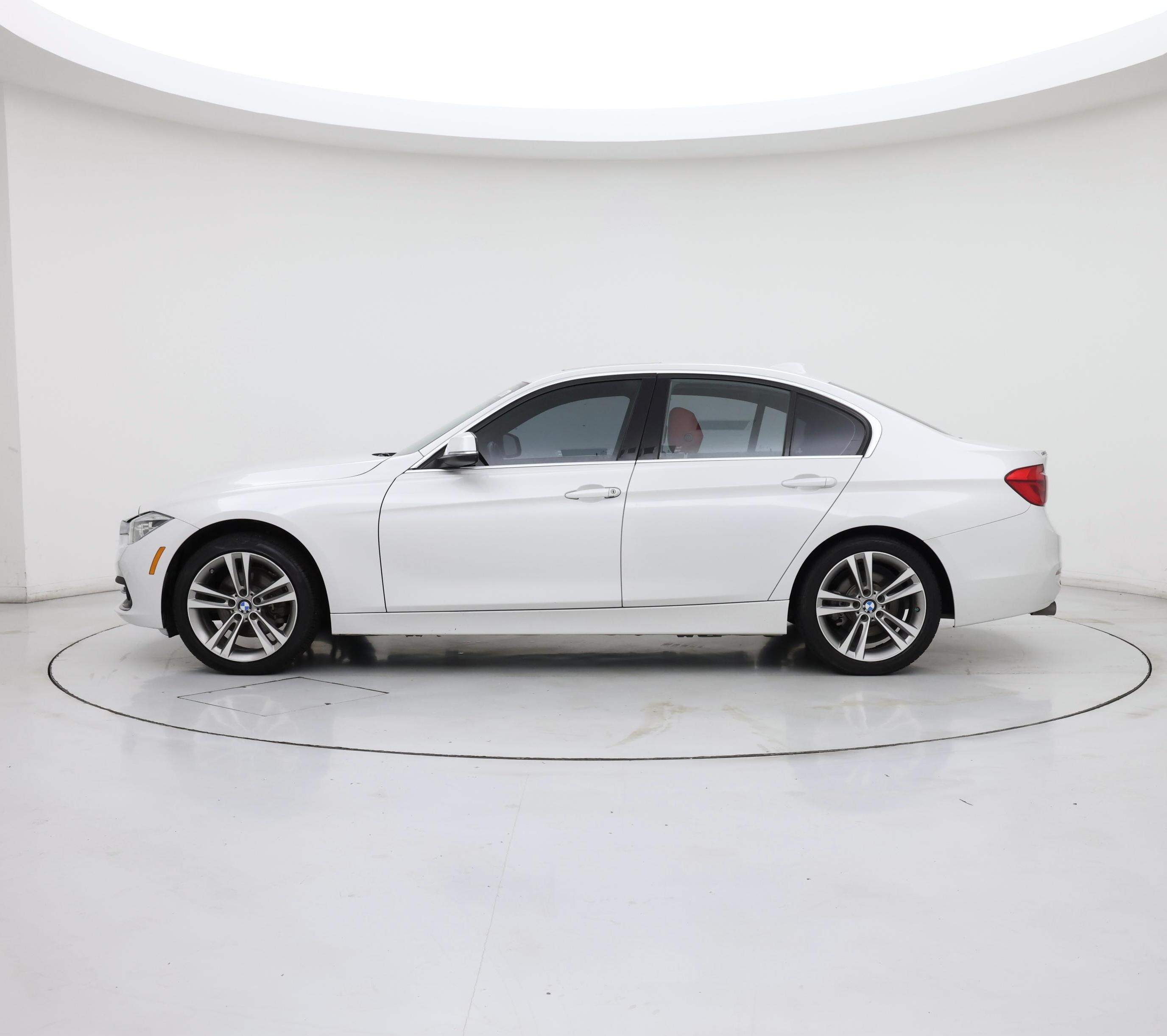 Thumbnail: 2018 BMW 3 Series - 3