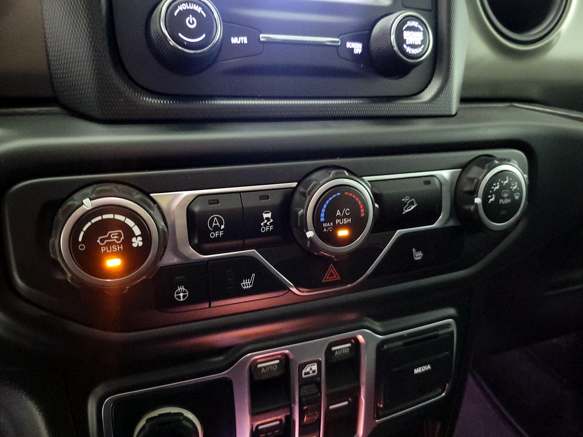 Thumbnail: 2018 Jeep Wrangler - 15