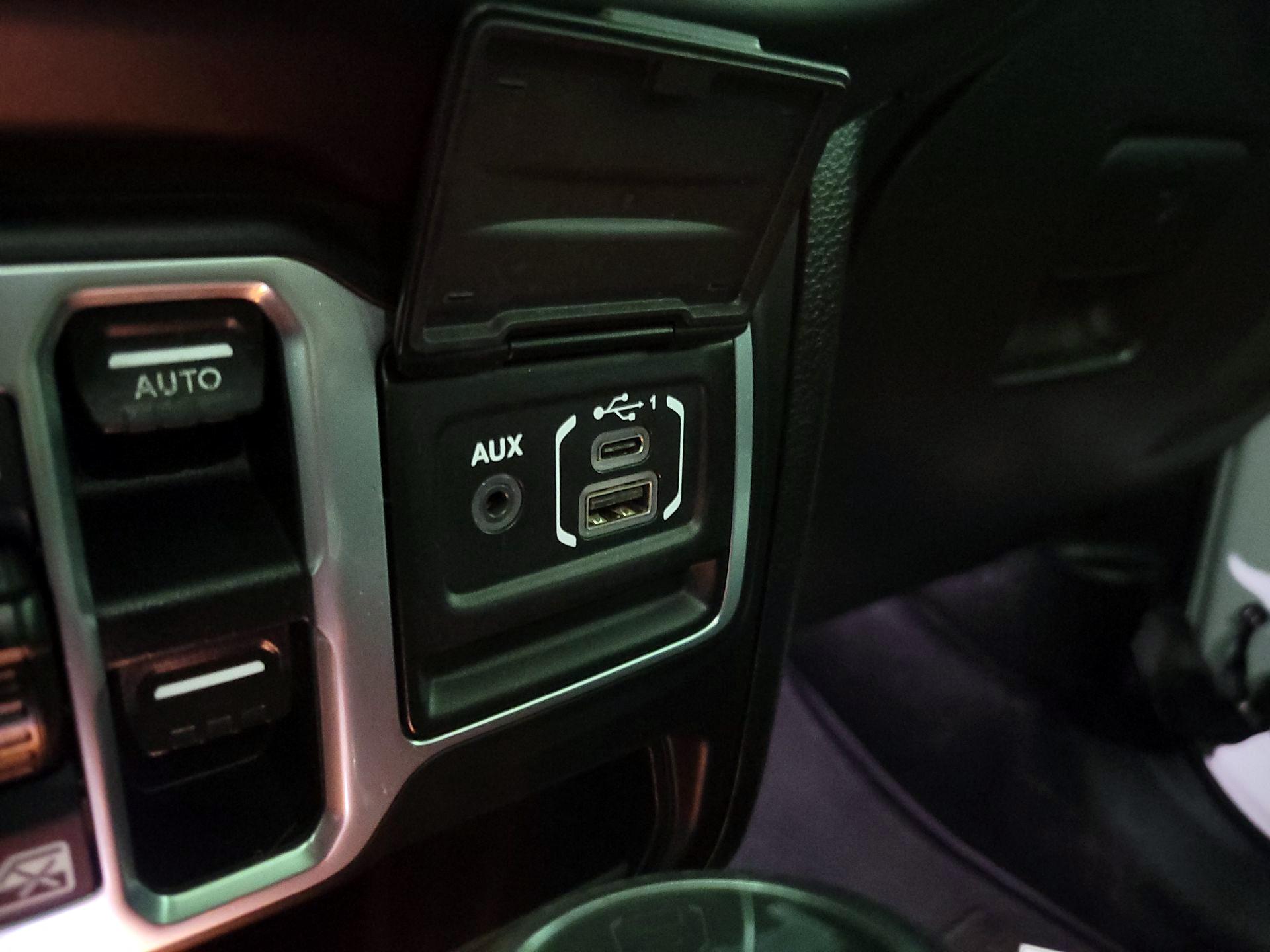 Thumbnail: 2018 Jeep Wrangler - 17