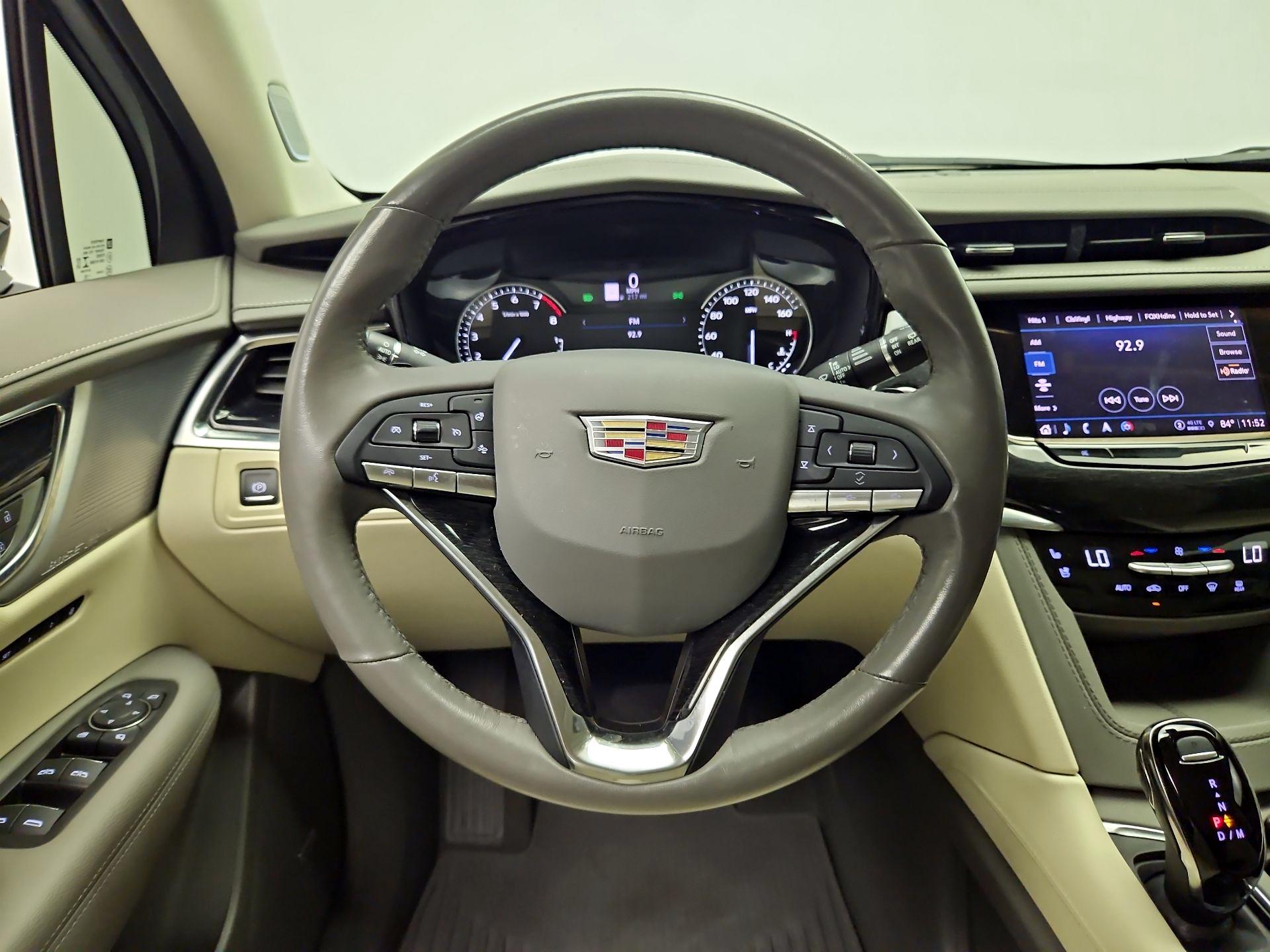 Thumbnail: 2023 Cadillac XT6 - 10