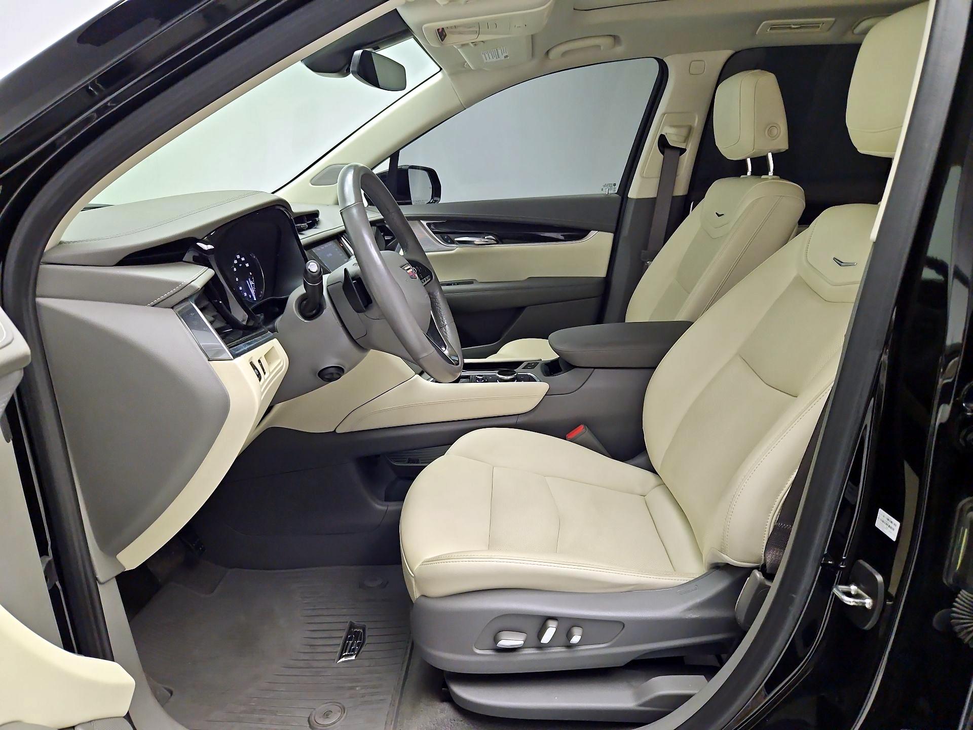 Thumbnail: 2023 Cadillac XT6 - 11