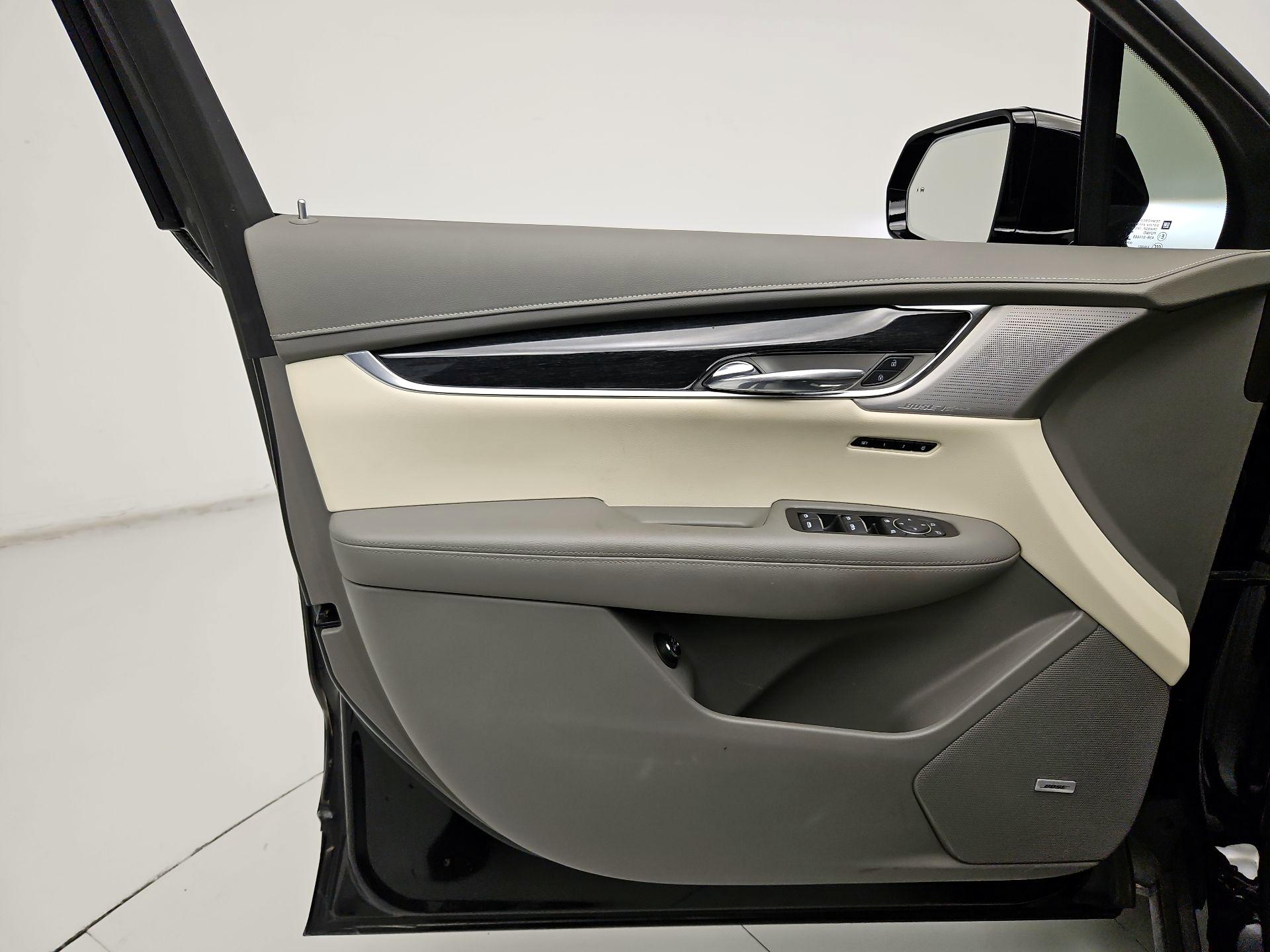 Thumbnail: 2023 Cadillac XT6 - 12