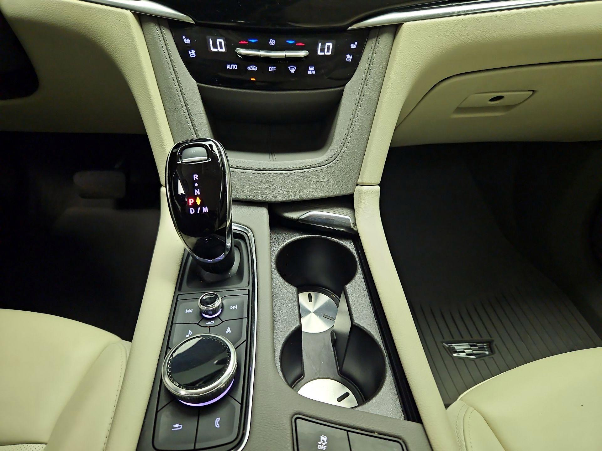 Thumbnail: 2023 Cadillac XT6 - 16
