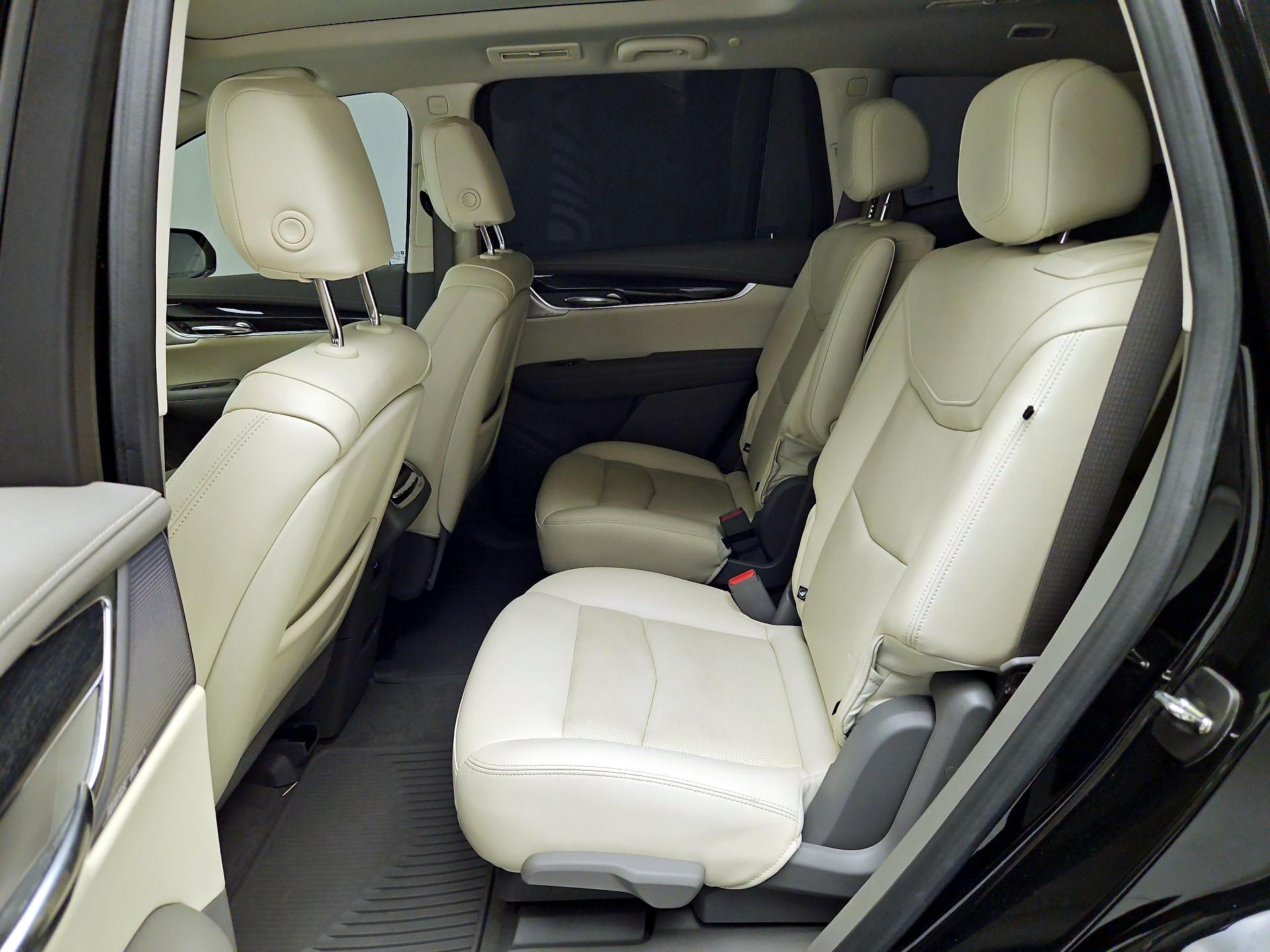 Thumbnail: 2023 Cadillac XT6 - 17
