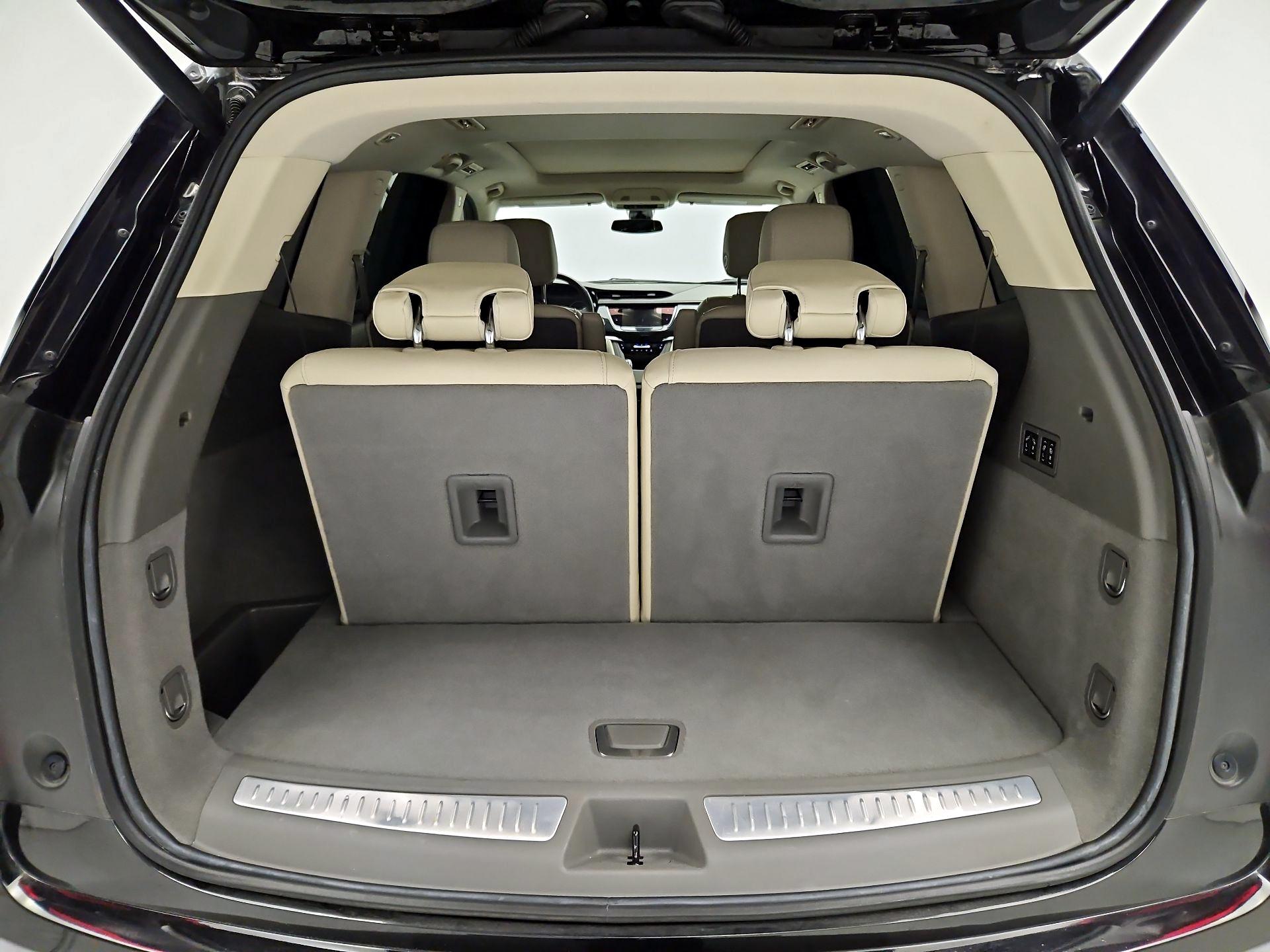 Thumbnail: 2023 Cadillac XT6 - 18