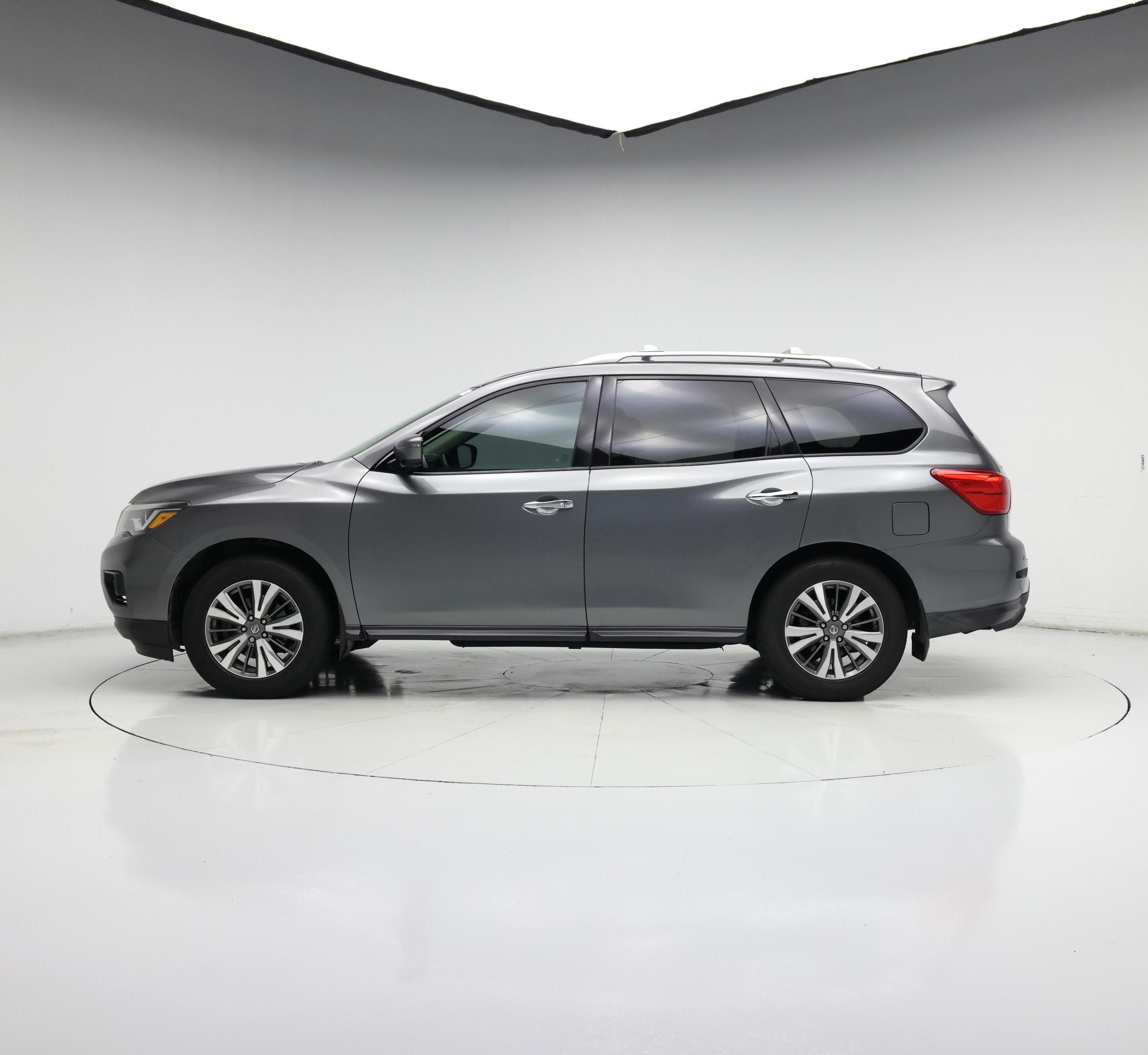 Thumbnail: 2017 Nissan Pathfinder - 3