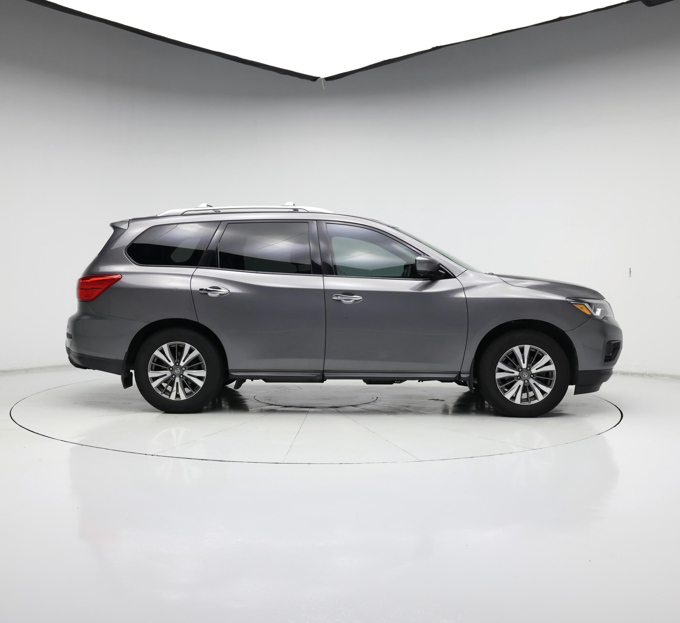 Thumbnail: 2017 Nissan Pathfinder - 7