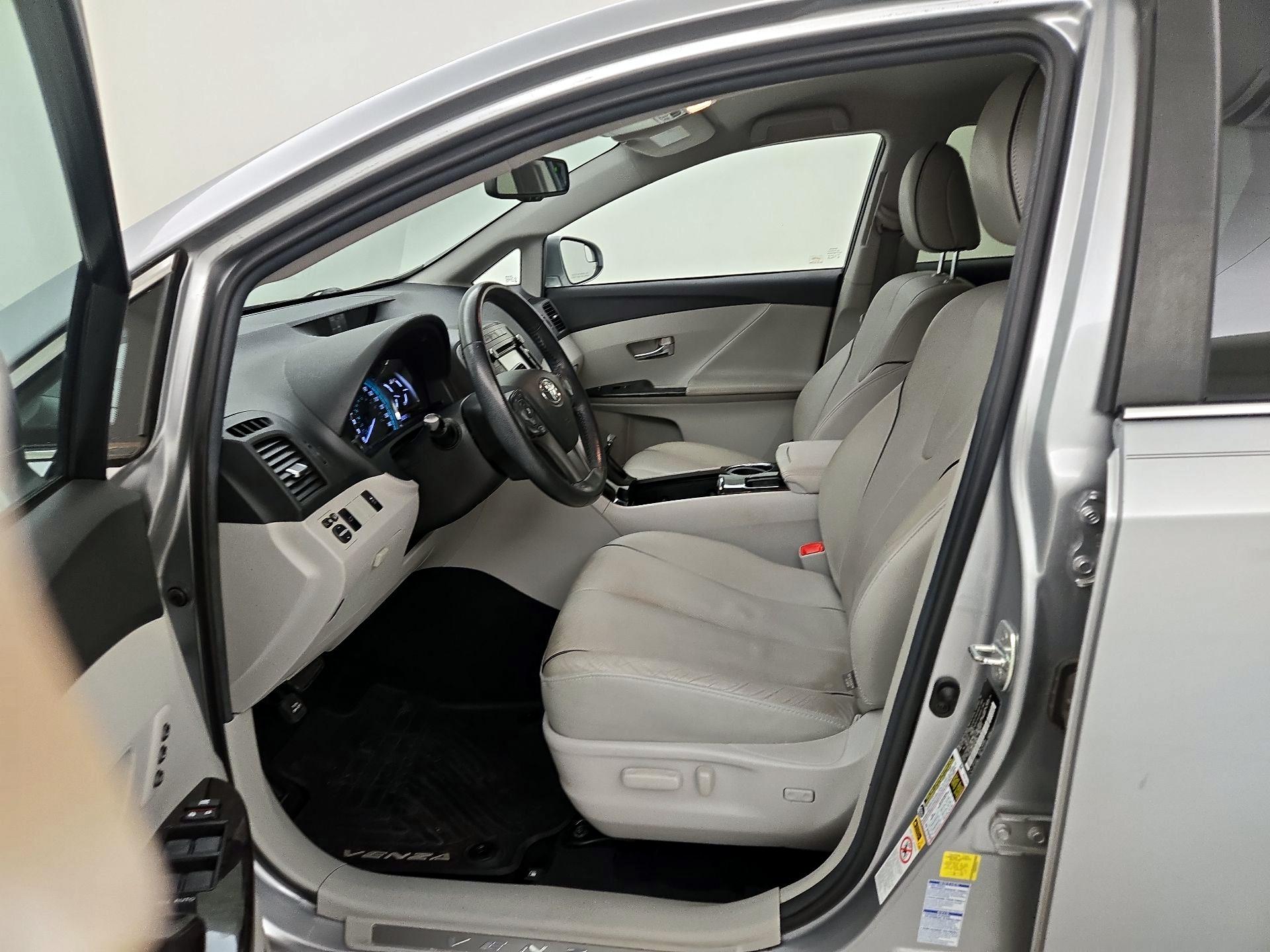 Thumbnail: 2015 Toyota Venza - 11