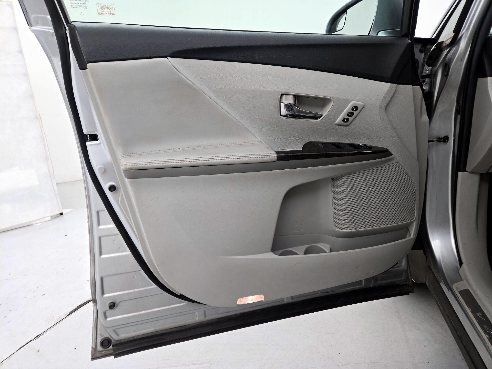 Thumbnail: 2015 Toyota Venza - 12