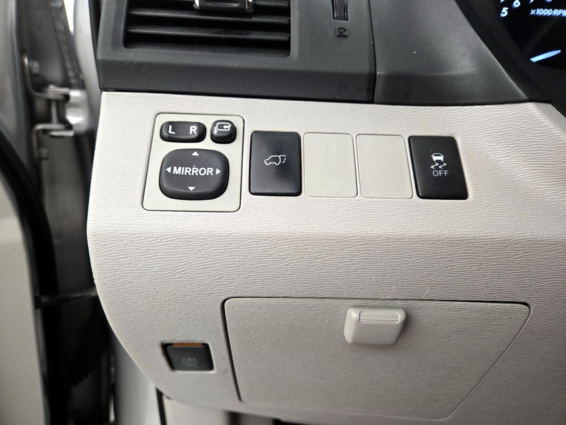 Thumbnail: 2015 Toyota Venza - 13