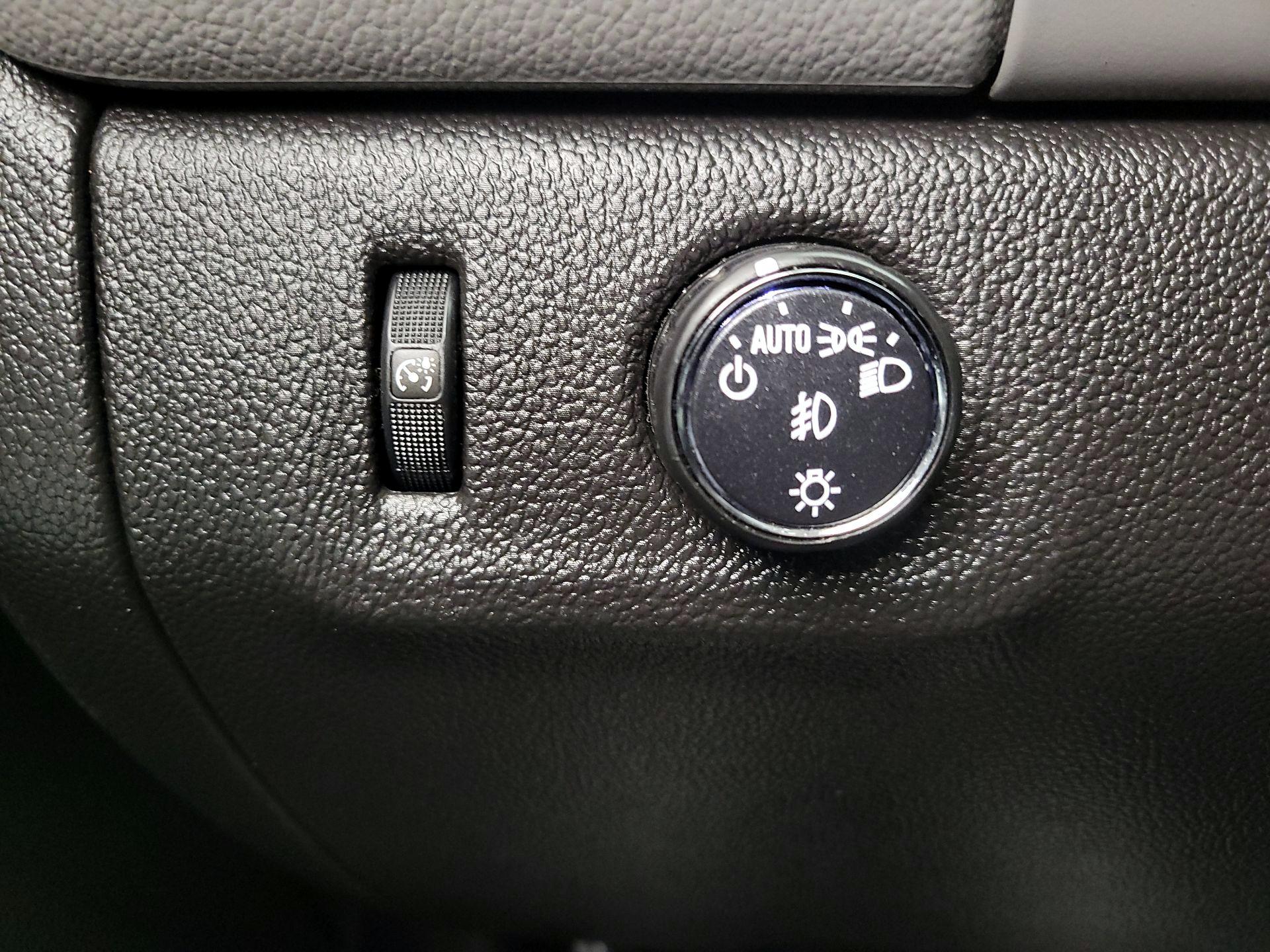 Thumbnail: 2015 Chevrolet Colorado - 13