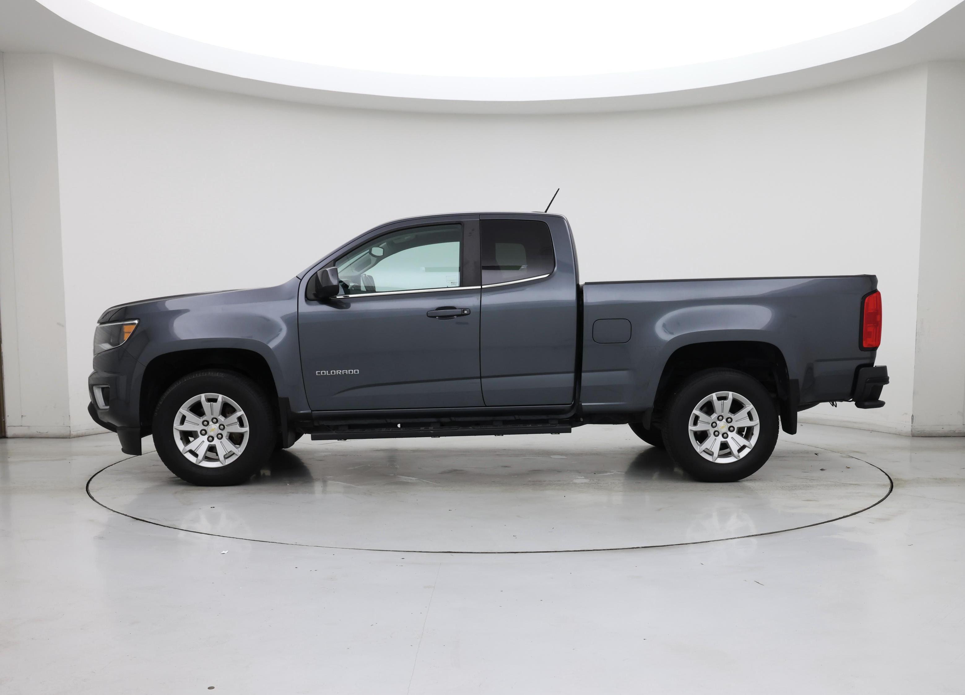 Thumbnail: 2015 Chevrolet Colorado - 3