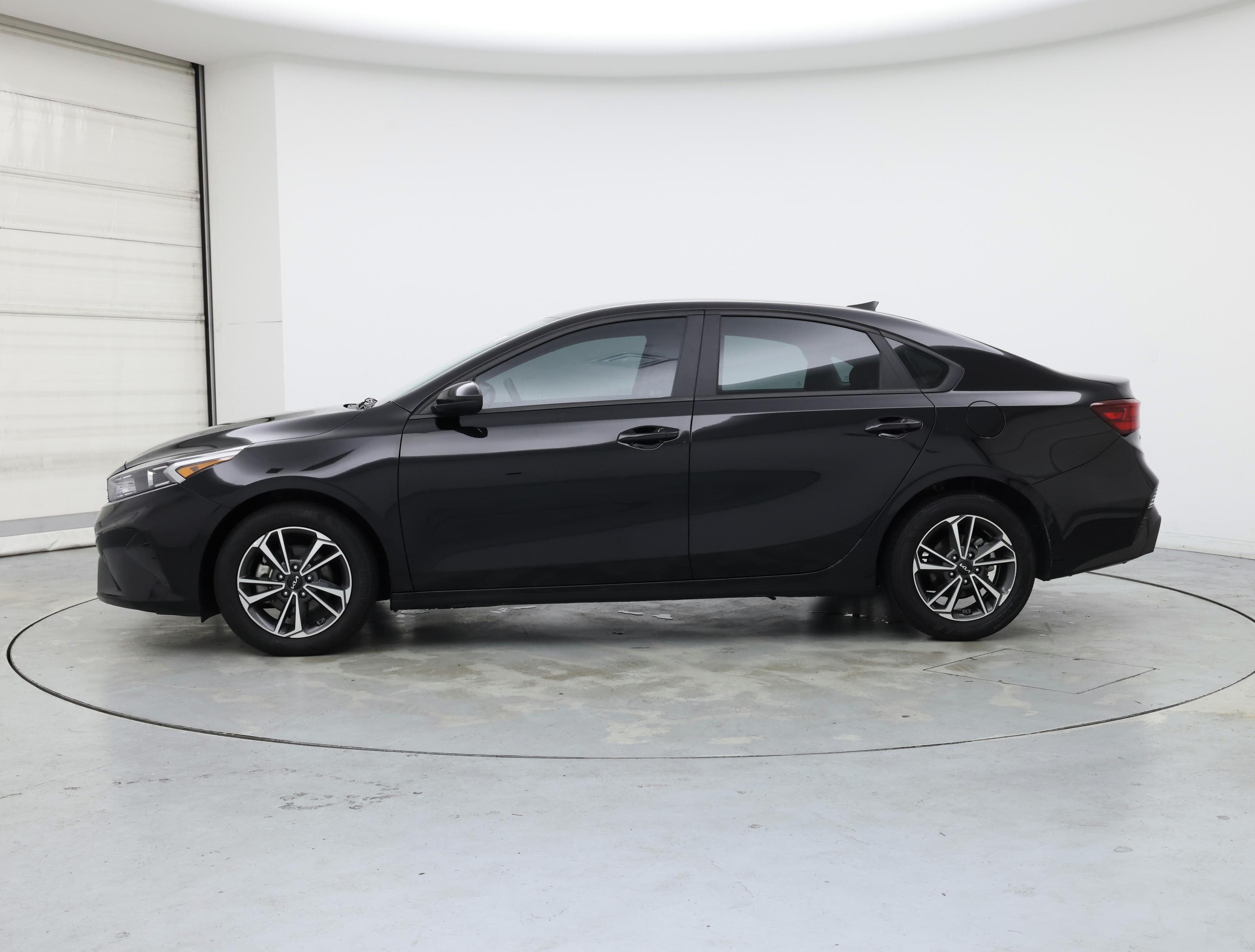 Thumbnail: 2023 Kia Forte - 3