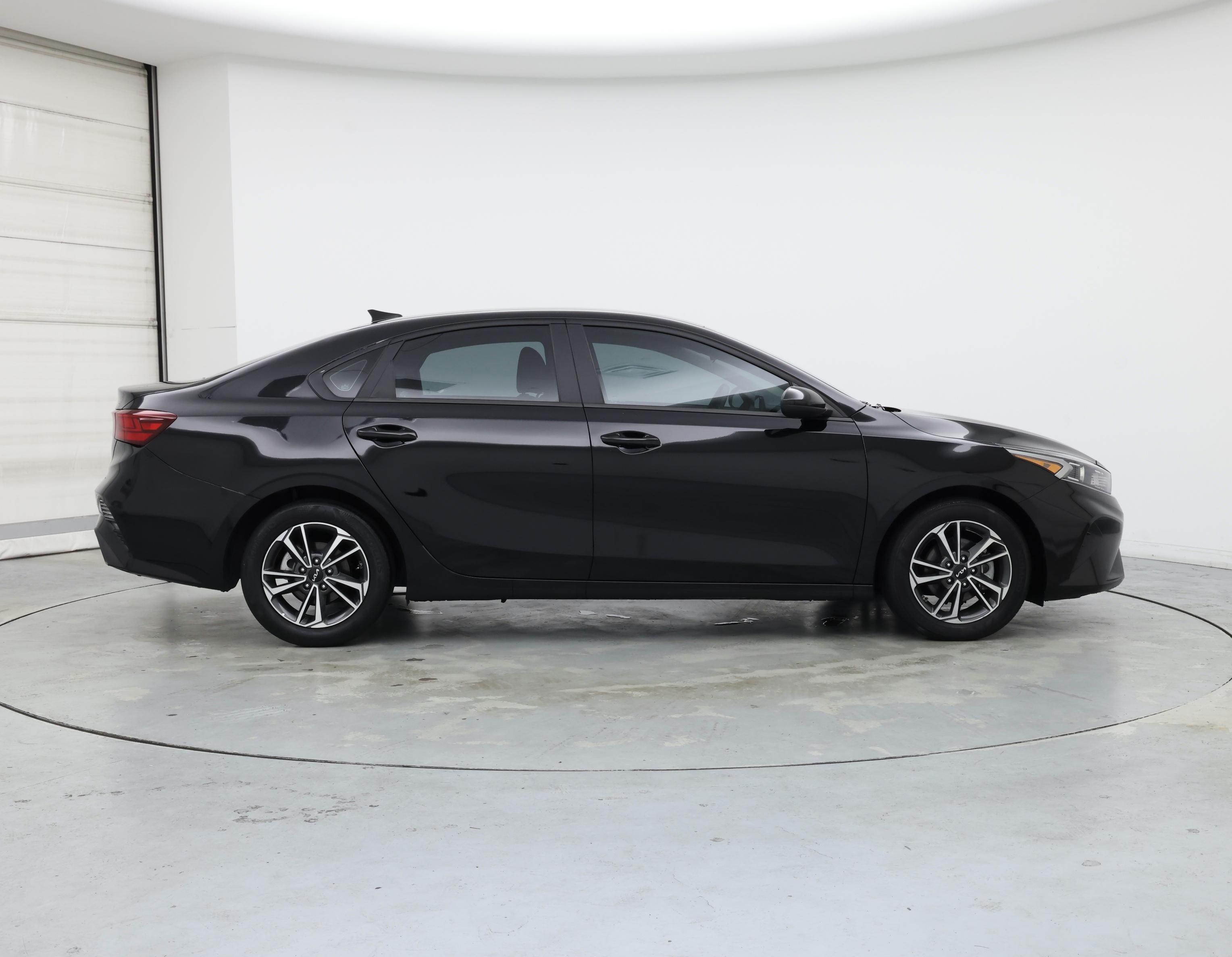 Thumbnail: 2023 Kia Forte - 7
