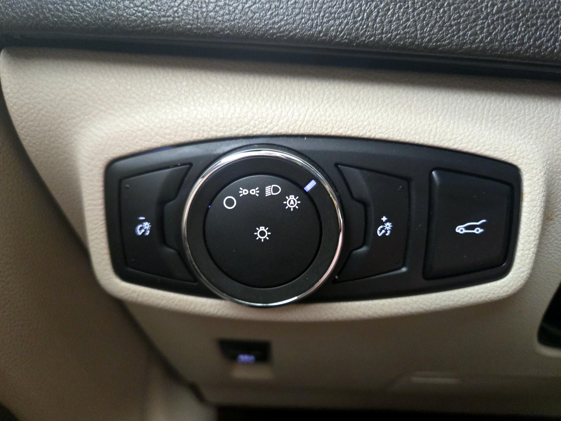 Thumbnail: 2017 Lincoln MKC - 13