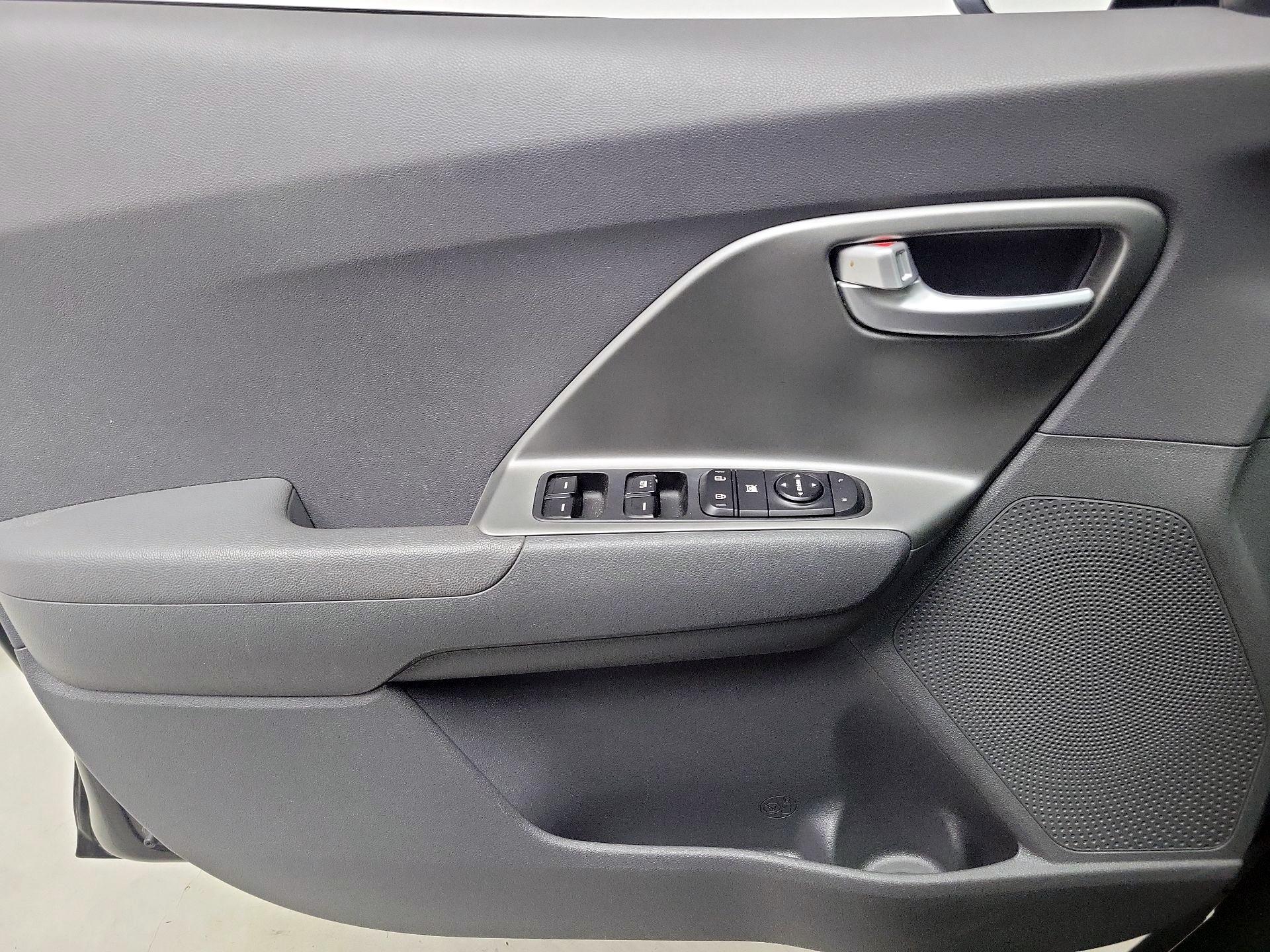 Thumbnail: 2019 Kia Niro - 12