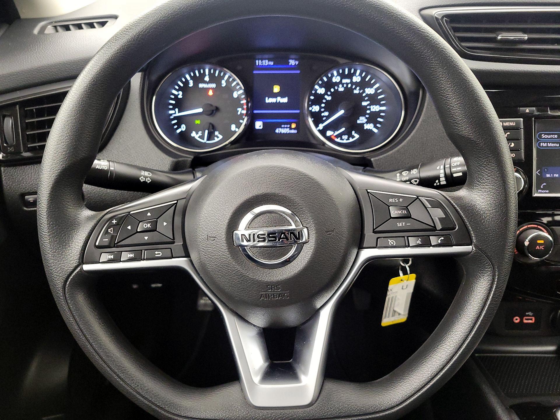 Thumbnail: 2021 Nissan Rogue Sport - 10