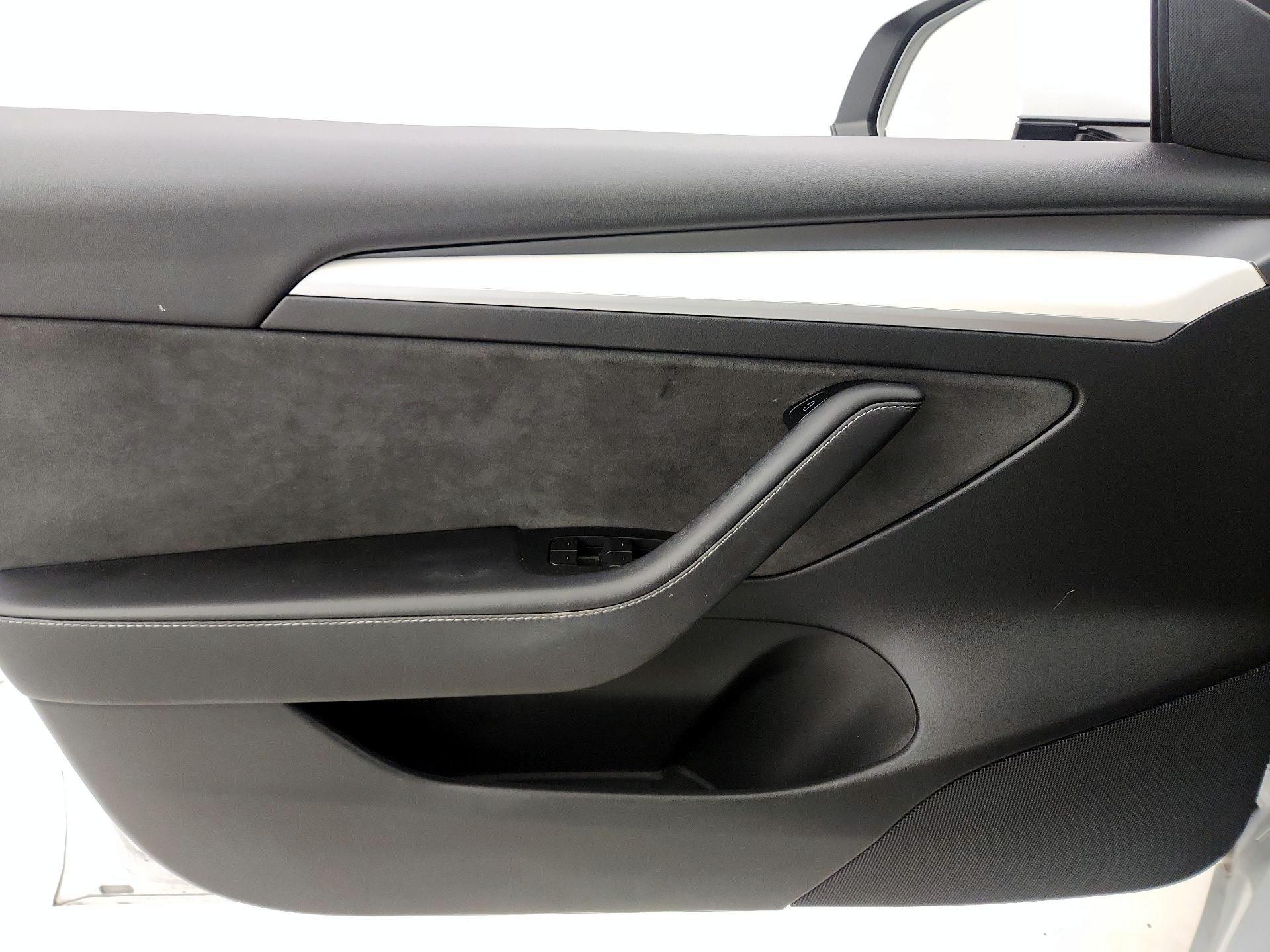 Thumbnail: 2022 Tesla Model 3 - 12