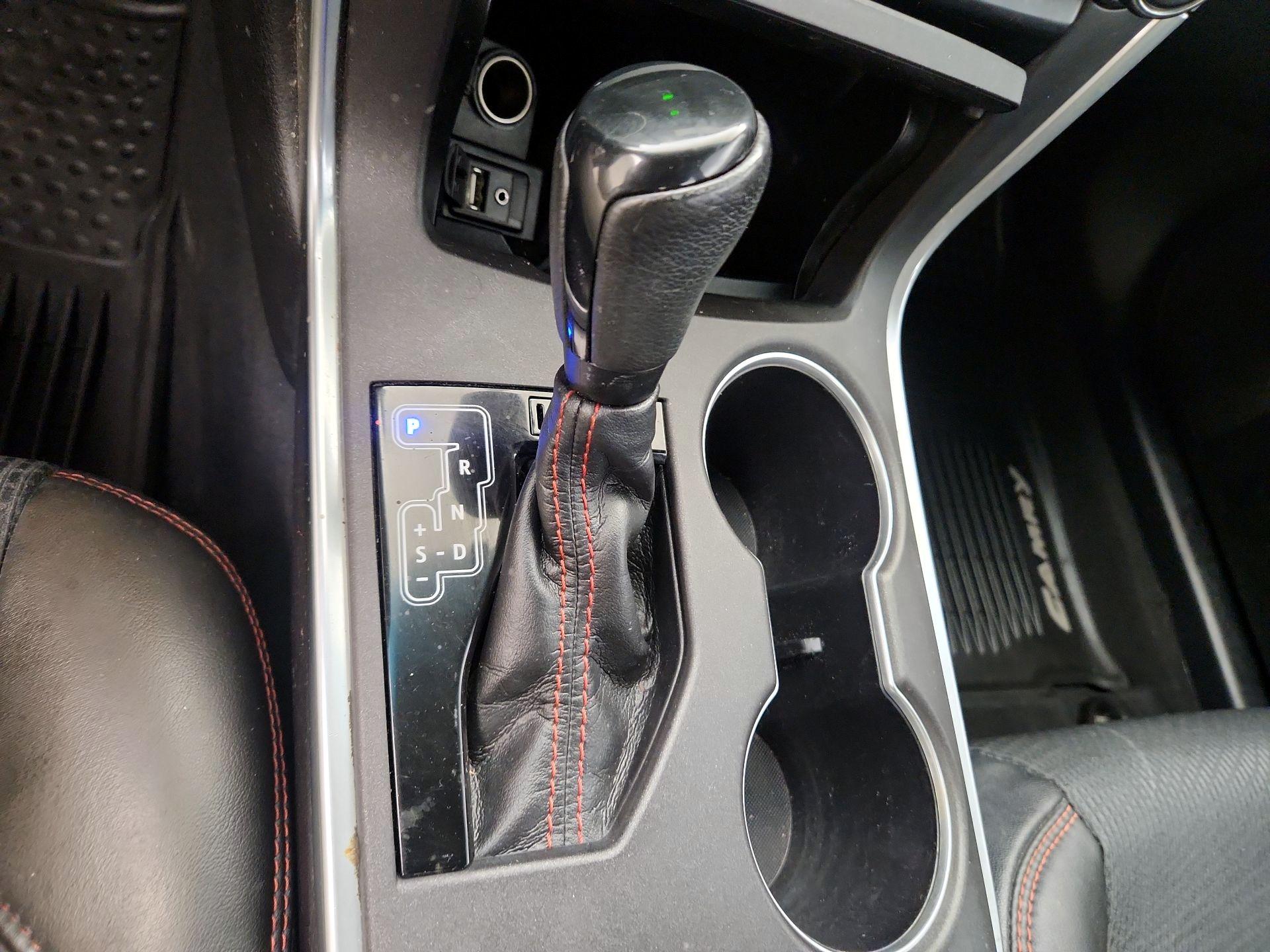 Thumbnail: 2016 Toyota Camry - 17