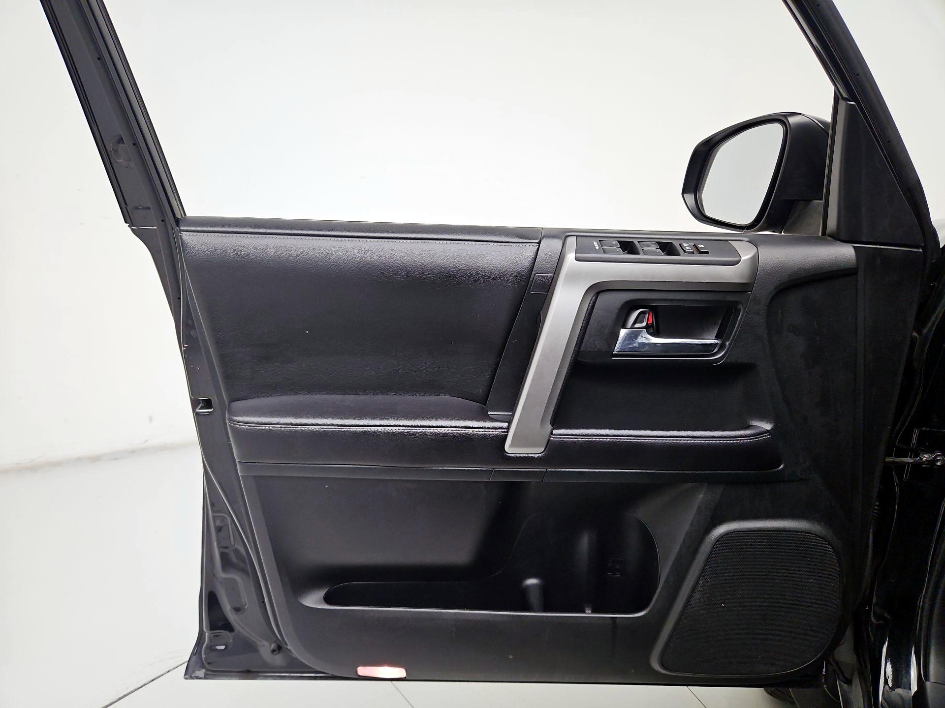 Thumbnail: 2016 Toyota 4Runner - 12