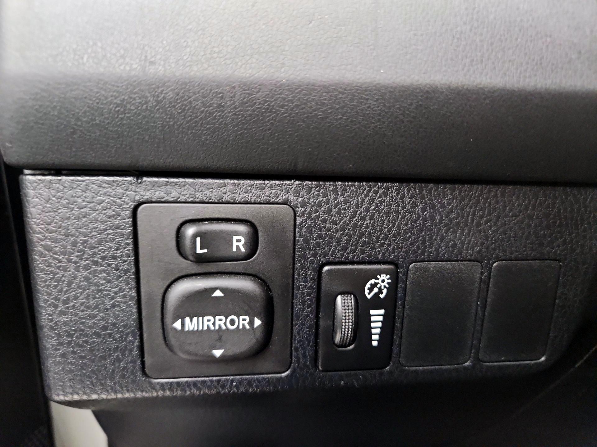 Thumbnail: 2016 Toyota RAV4 - 13