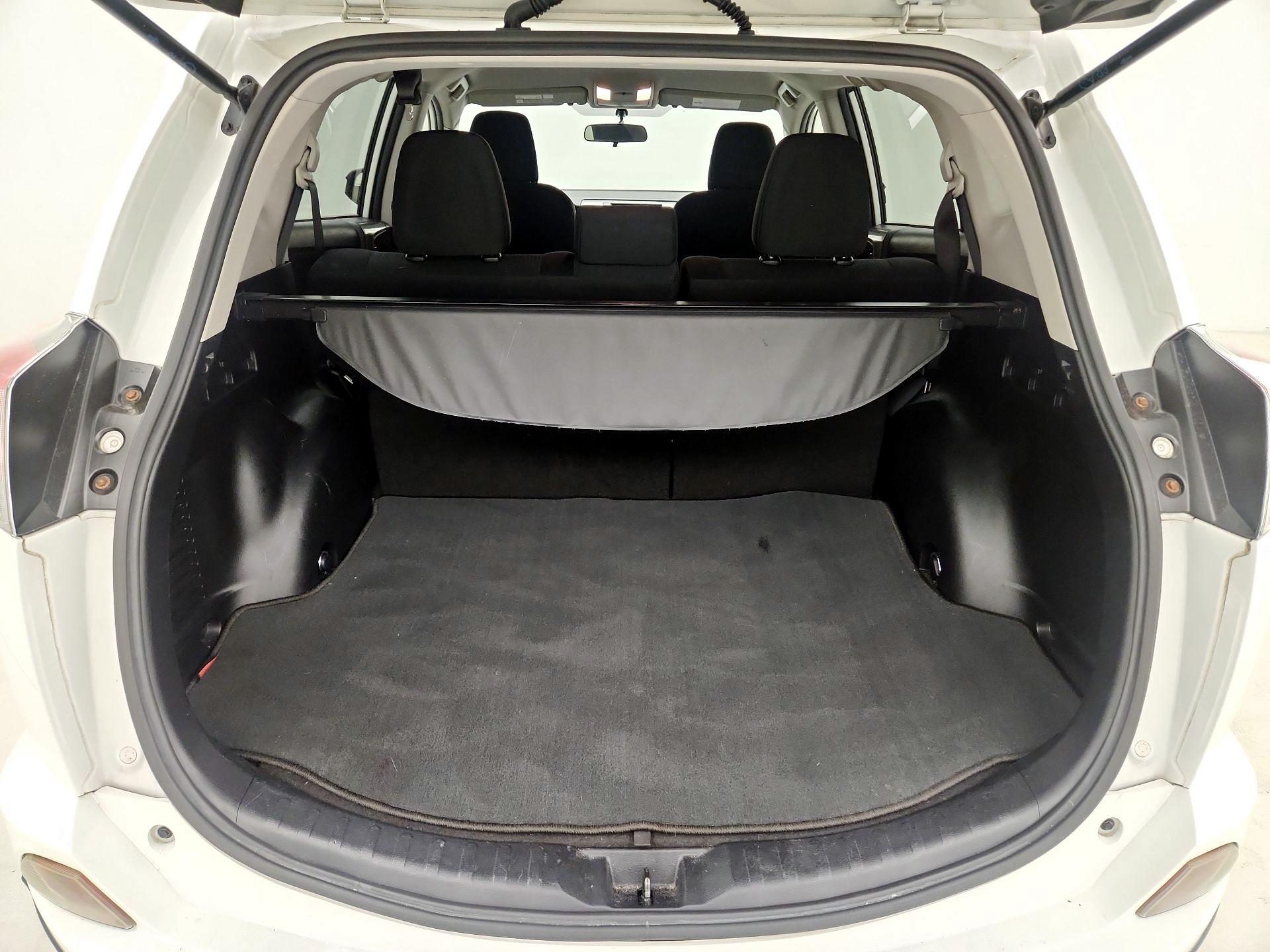 Thumbnail: 2016 Toyota RAV4 - 19