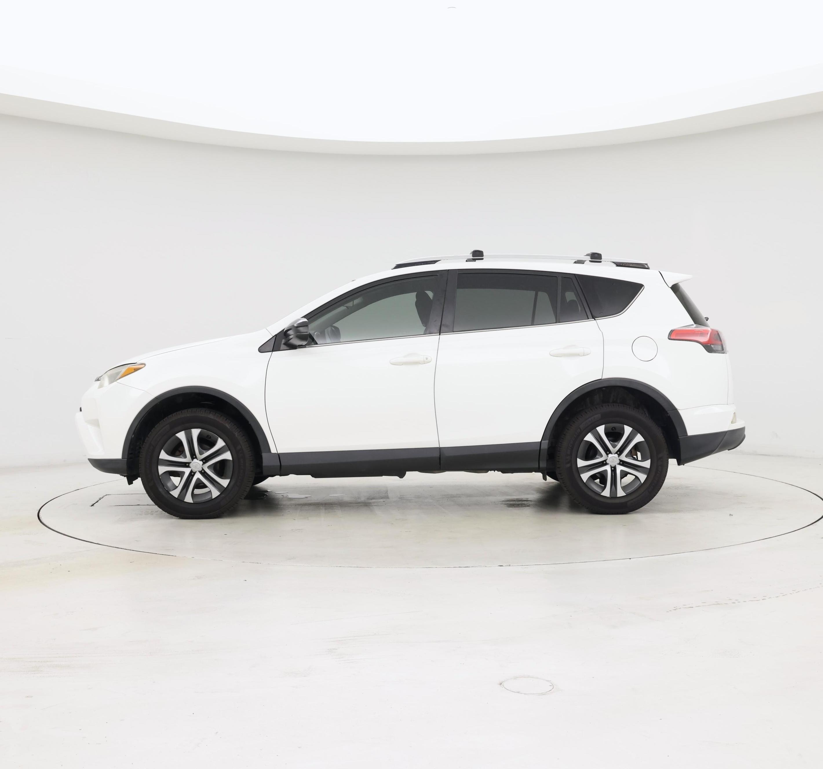 Thumbnail: 2016 Toyota RAV4 - 3