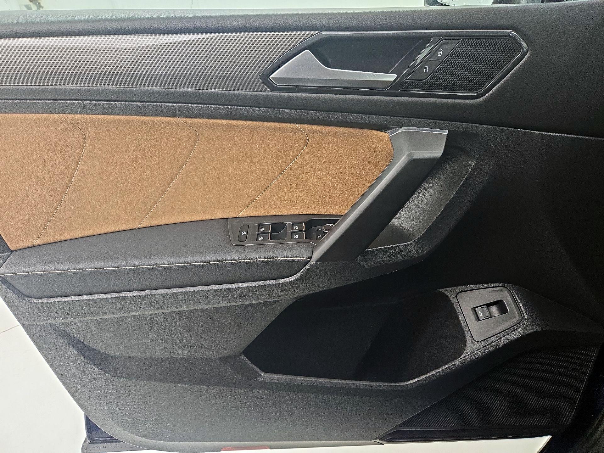 Thumbnail: 2022 Volkswagen Tiguan - 12