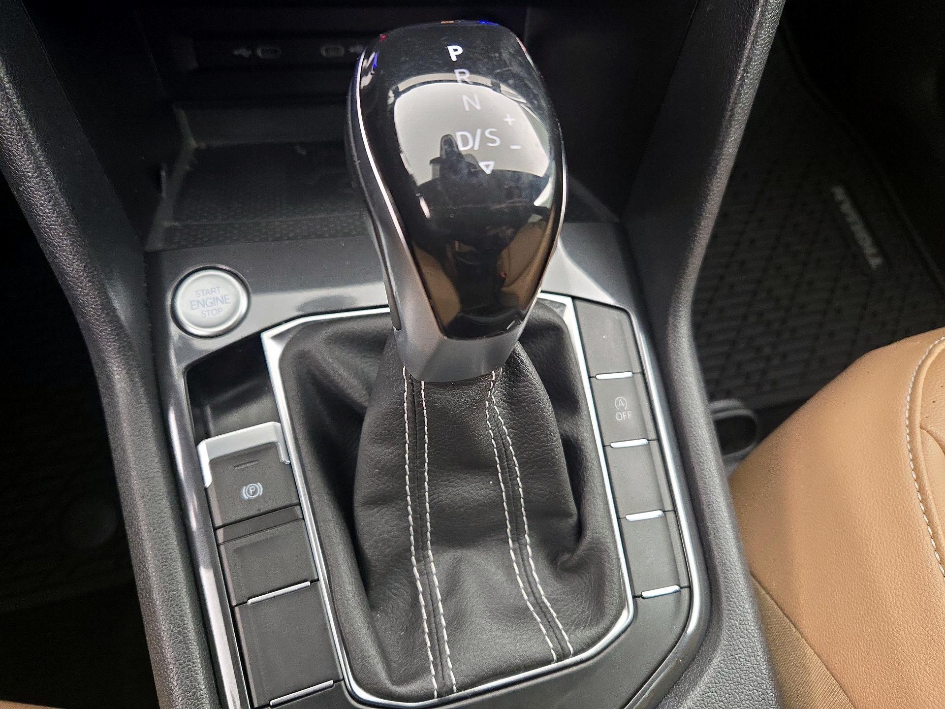 Thumbnail: 2022 Volkswagen Tiguan - 17