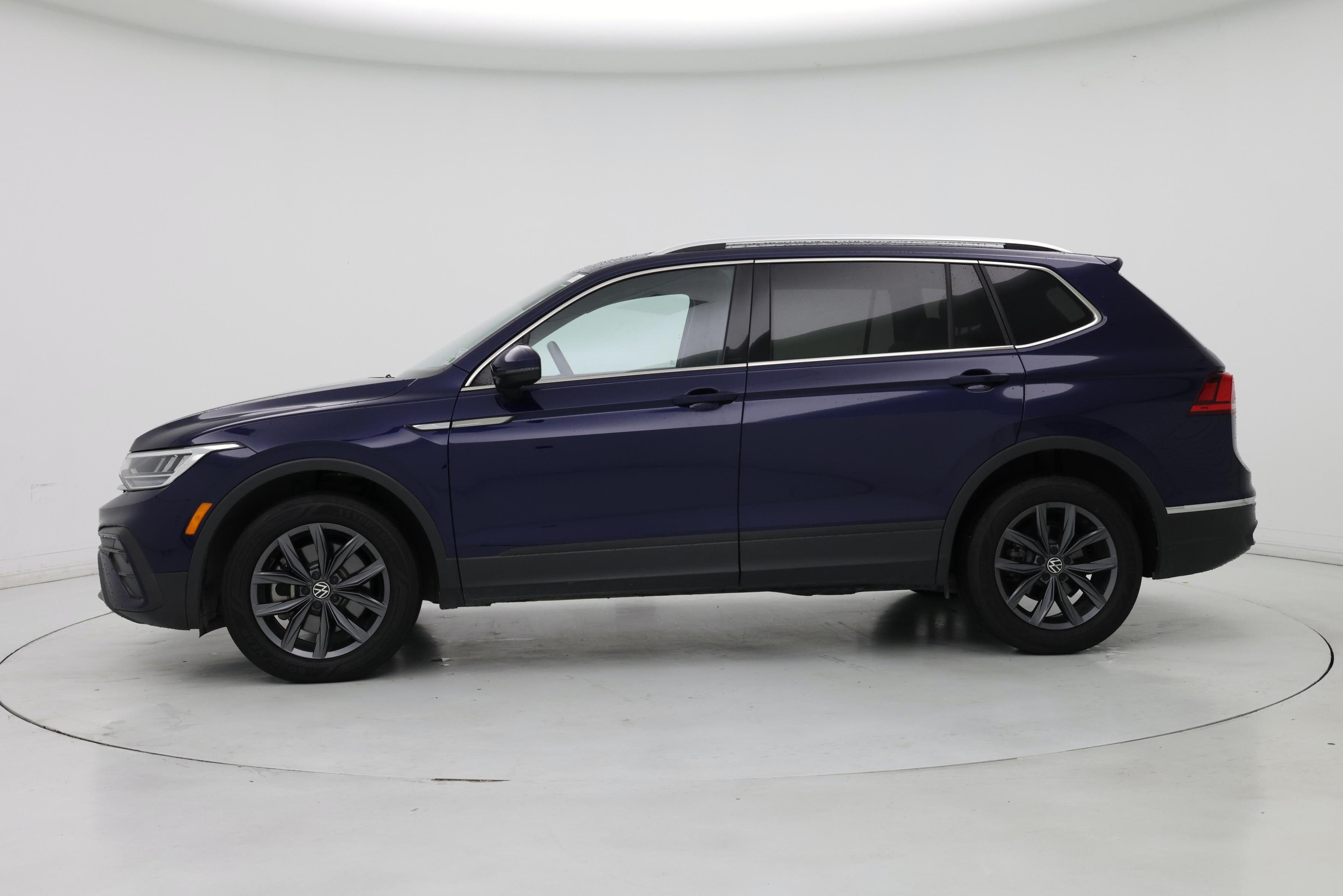 Thumbnail: 2022 Volkswagen Tiguan - 3