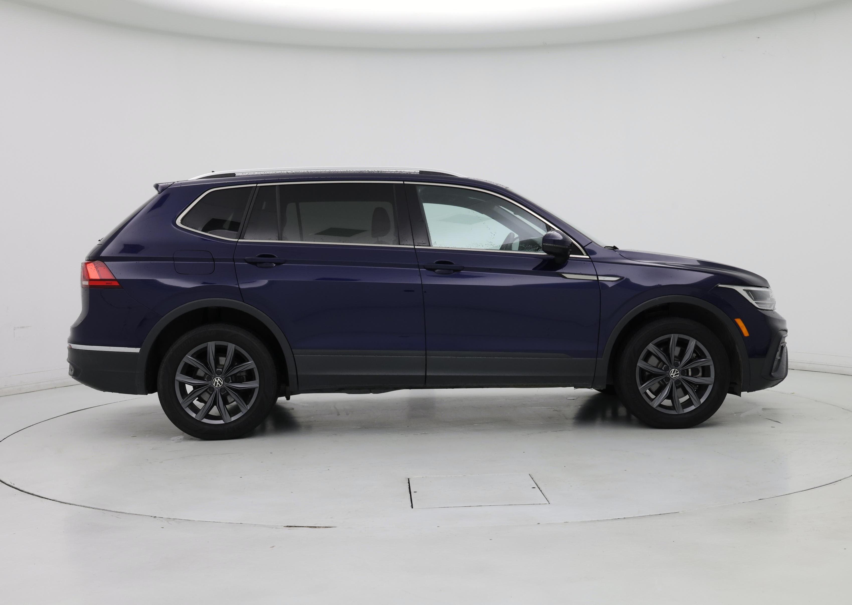 Thumbnail: 2022 Volkswagen Tiguan - 7