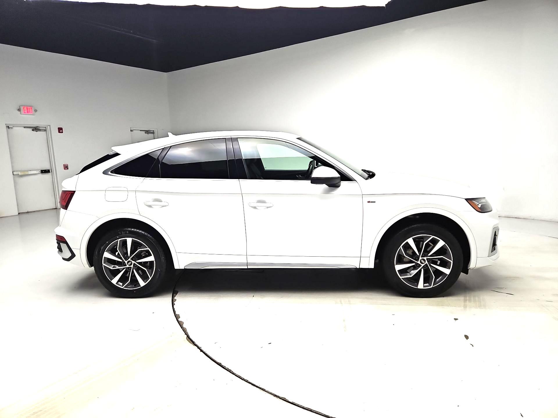 Thumbnail: 2023 Audi Q5 - 4