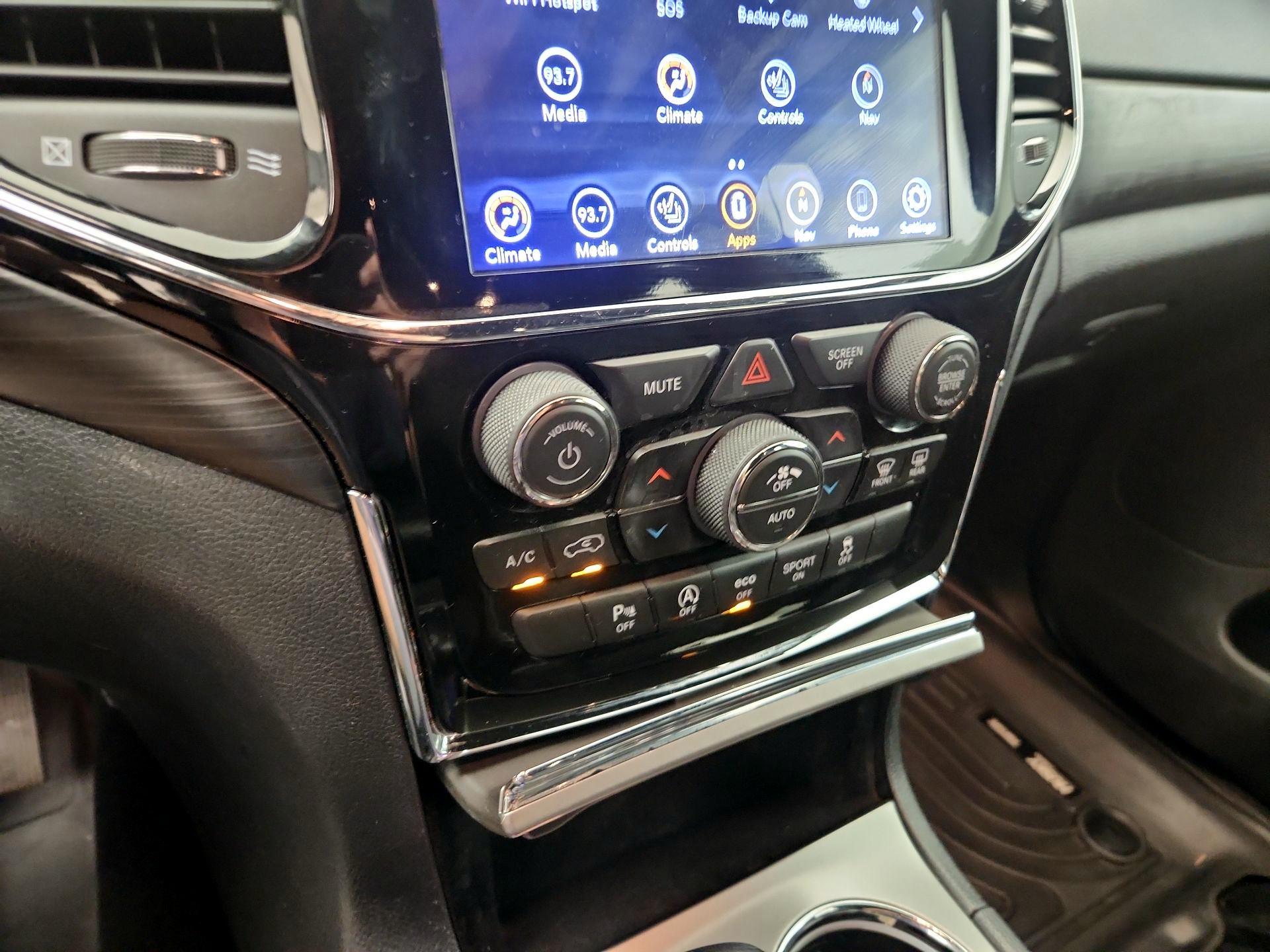 Thumbnail: 2020 Jeep Grand Cherokee - 17