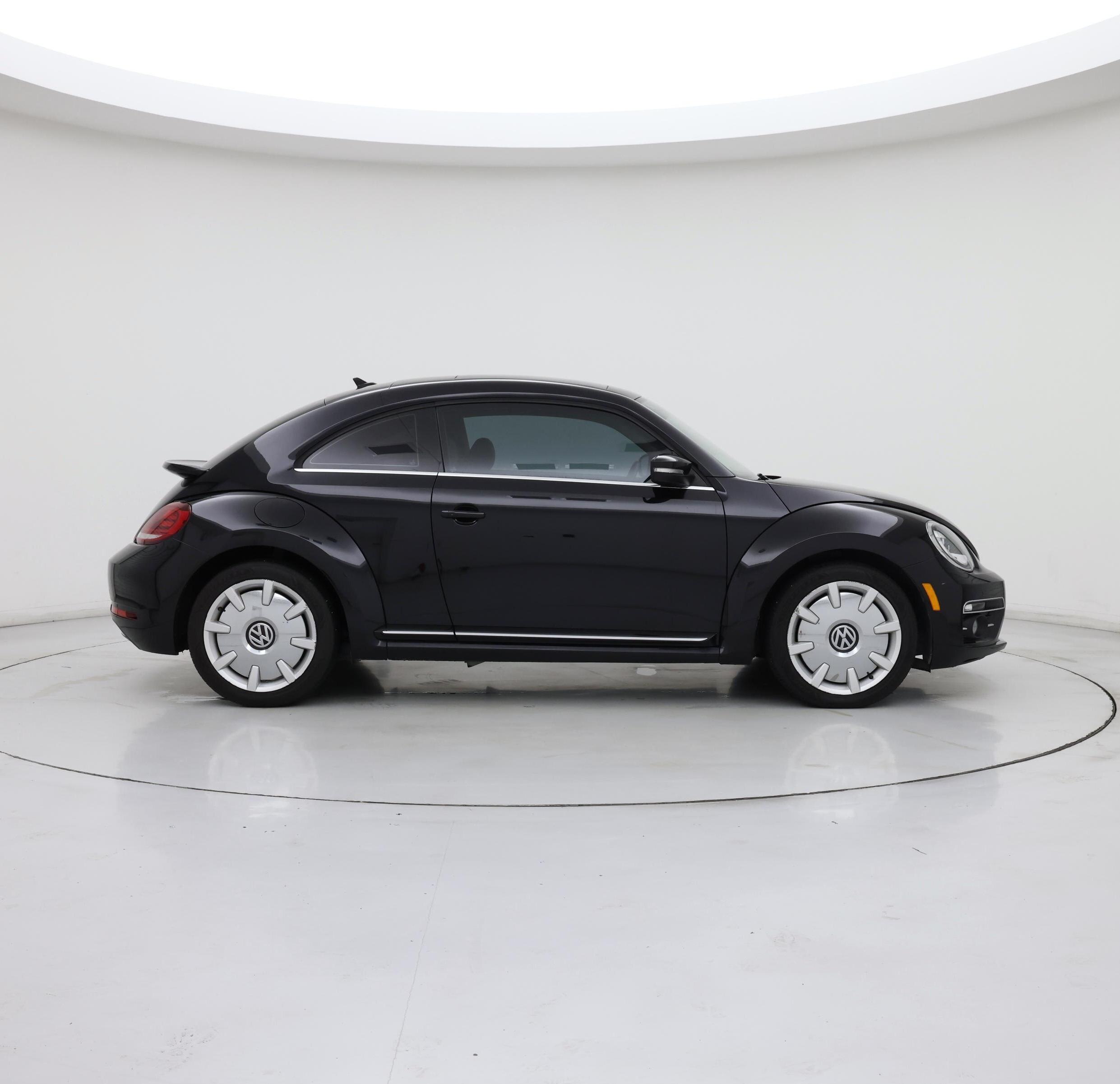 Thumbnail: 2018 Volkswagen Beetle - 7