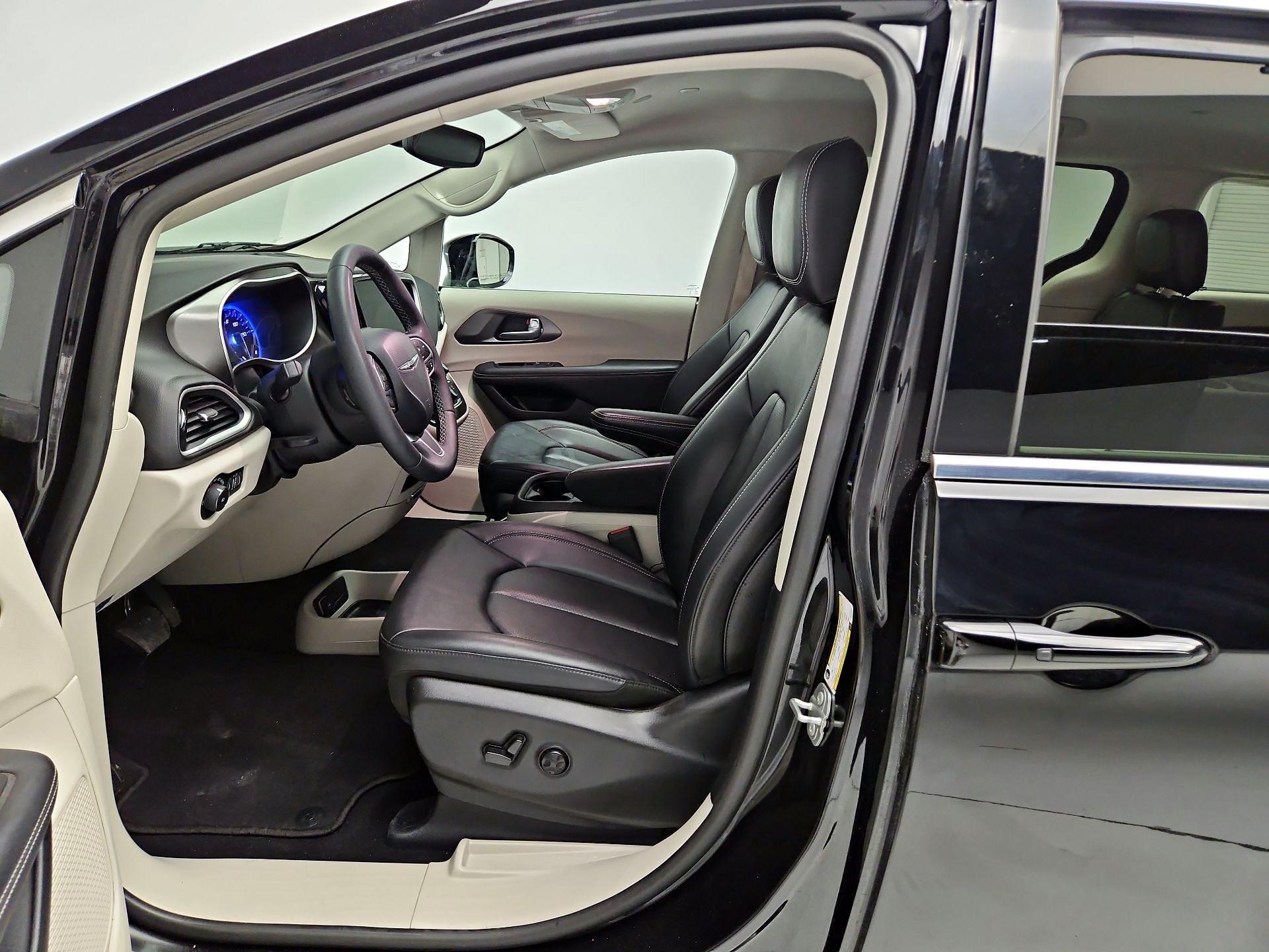 Thumbnail: 2024 Chrysler Pacifica - 11