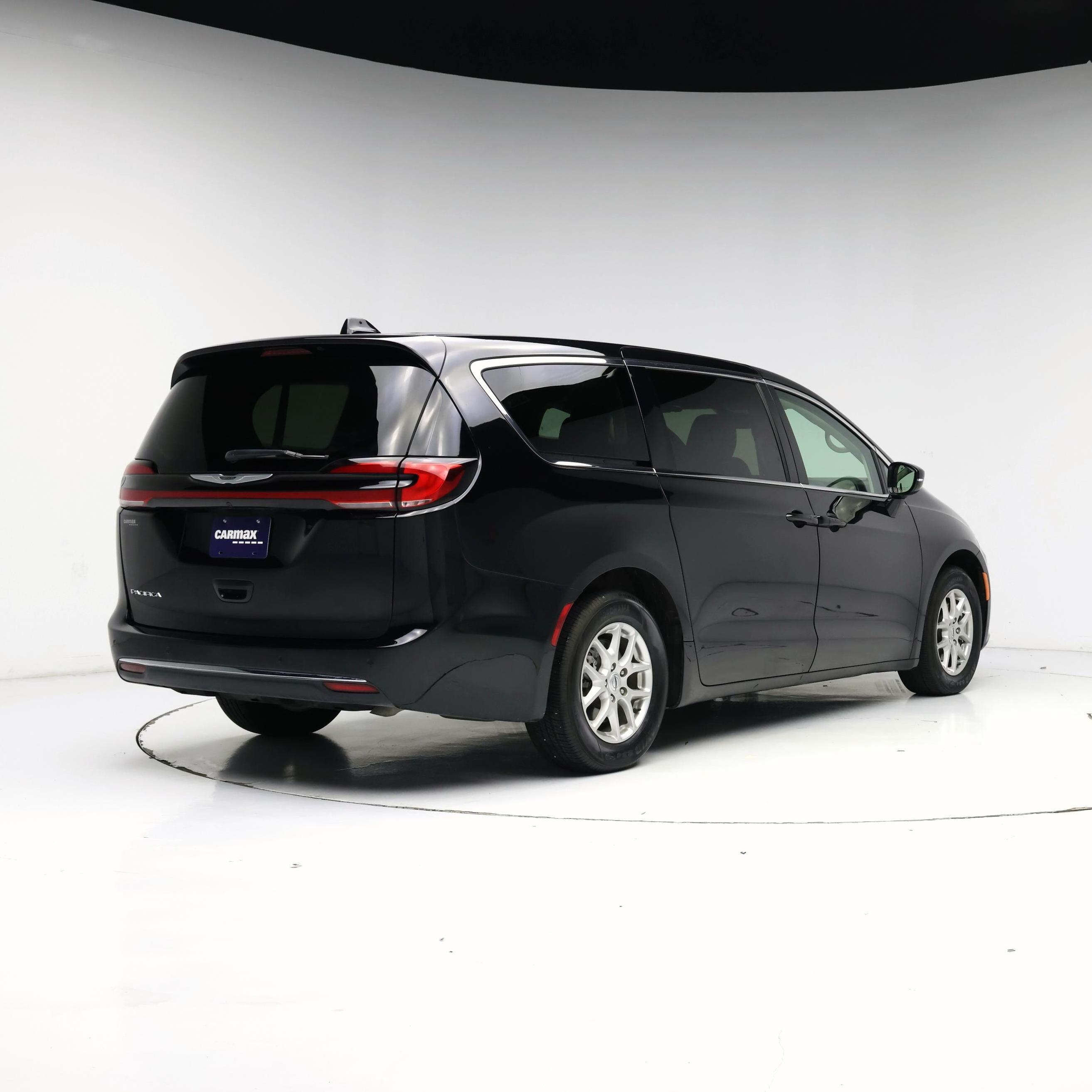 Thumbnail: 2024 Chrysler Pacifica - 8
