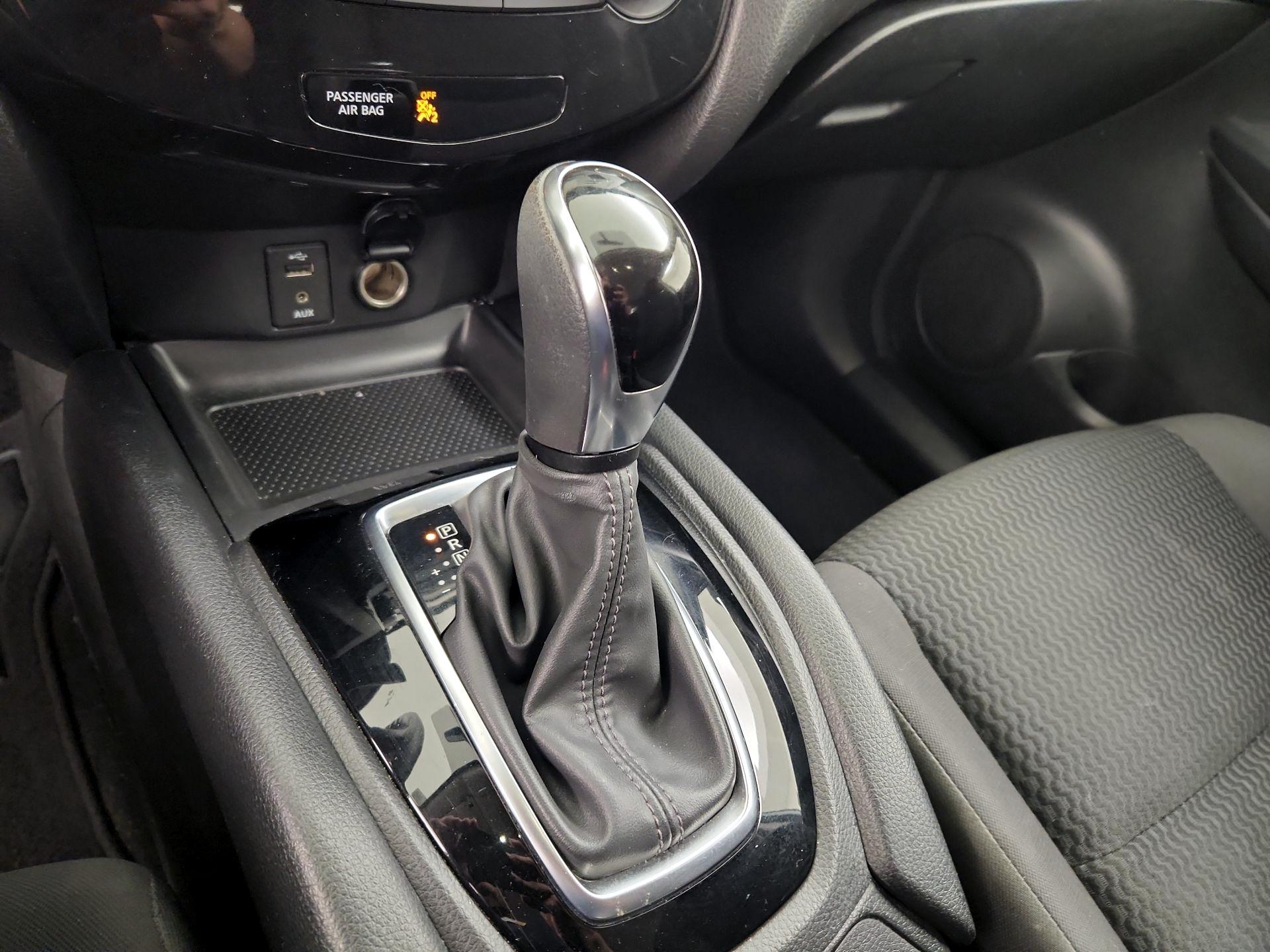 Thumbnail: 2018 Nissan Rogue Sport - 17