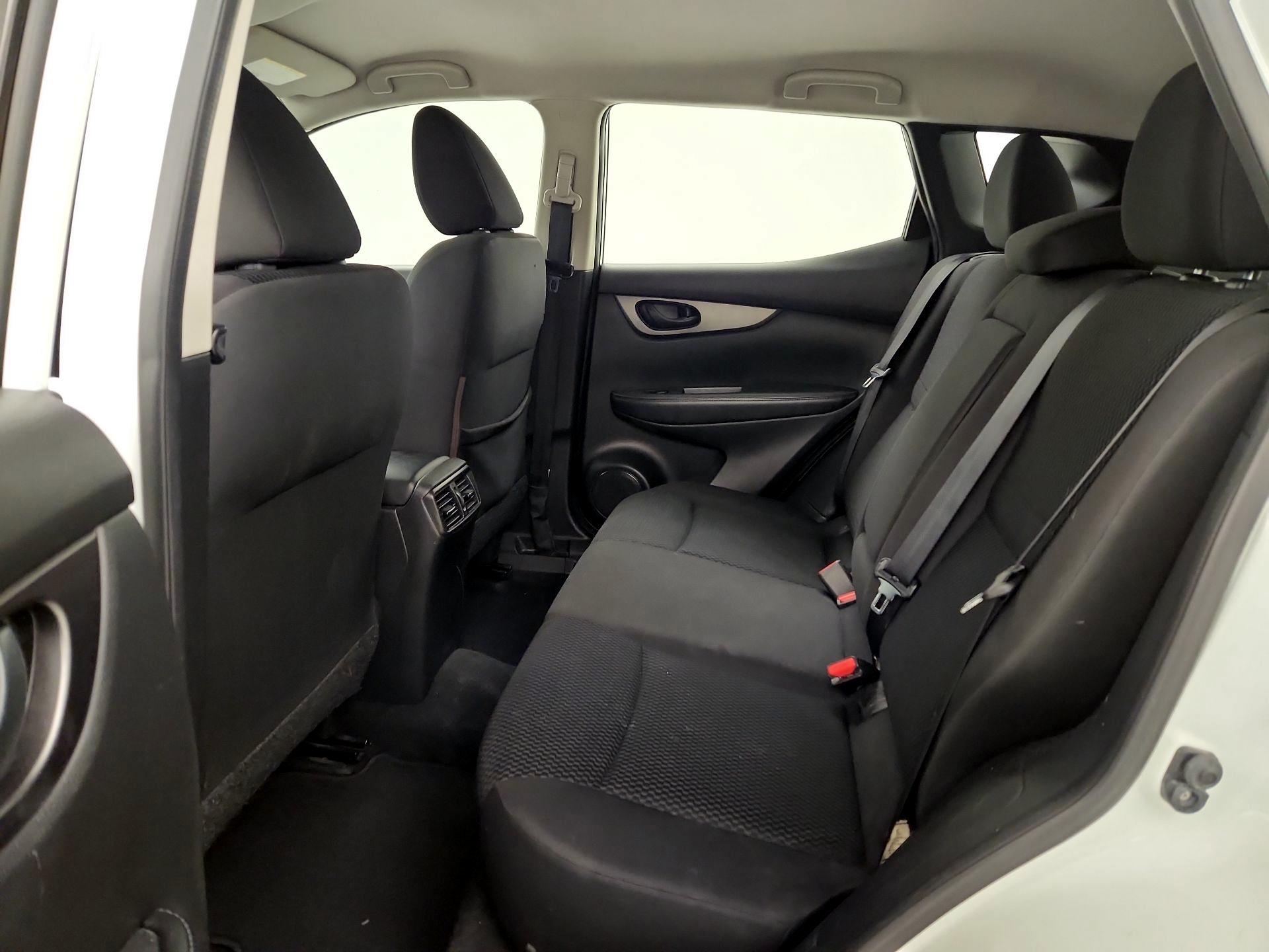 Thumbnail: 2018 Nissan Rogue Sport - 19