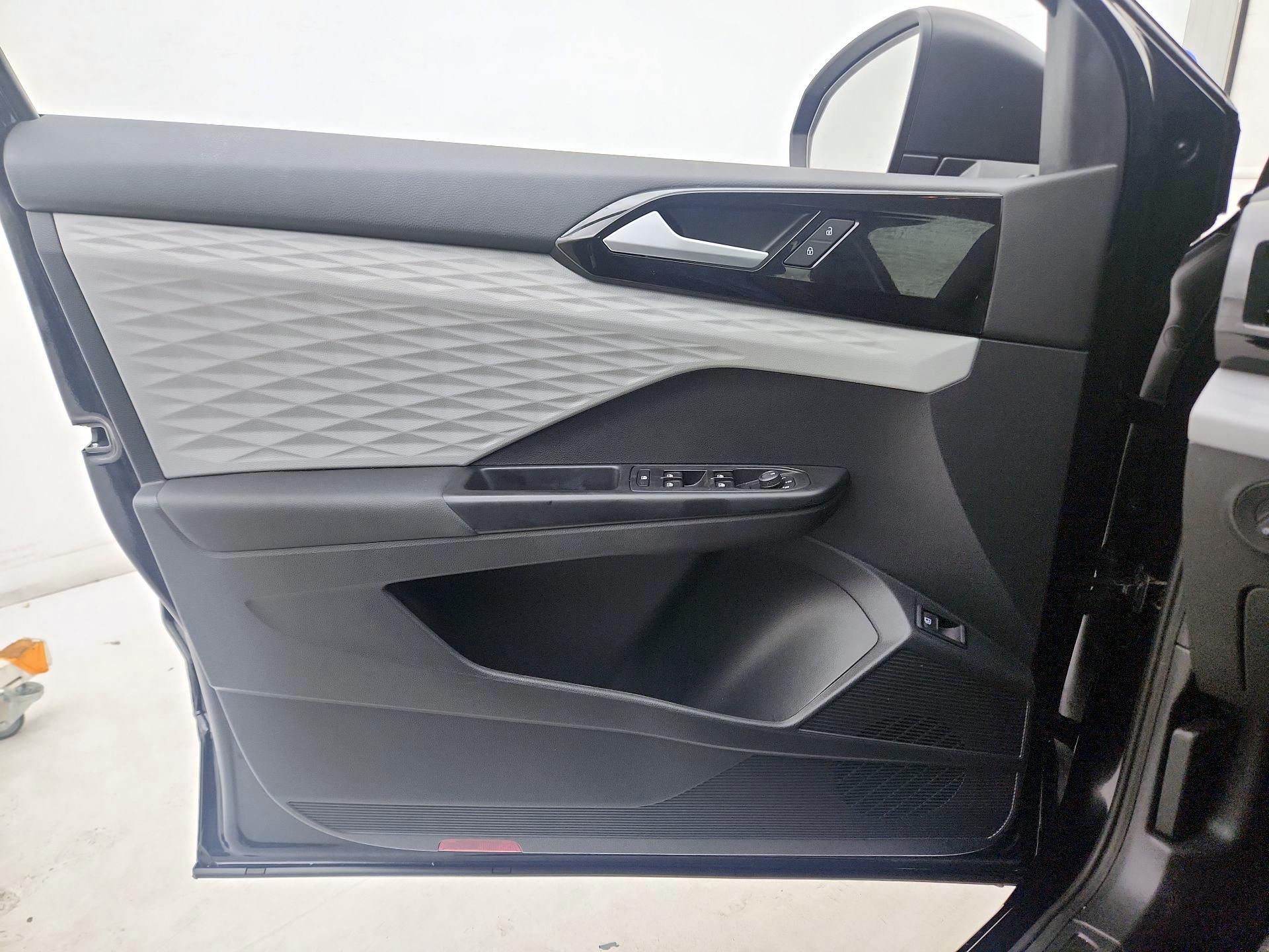 Thumbnail: 2022 Volkswagen Taos - 12