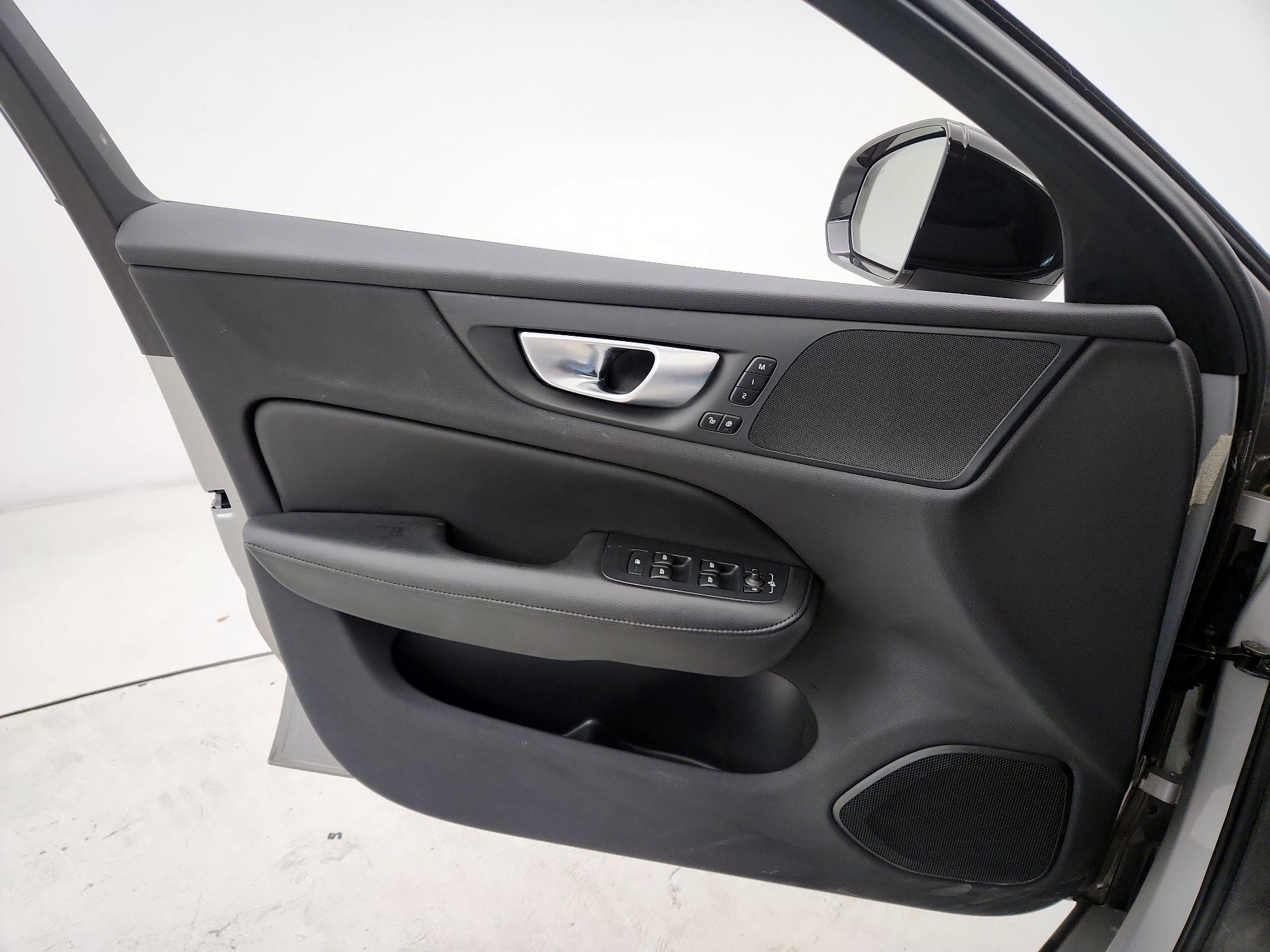 Thumbnail: 2025 Volvo S60 - 12
