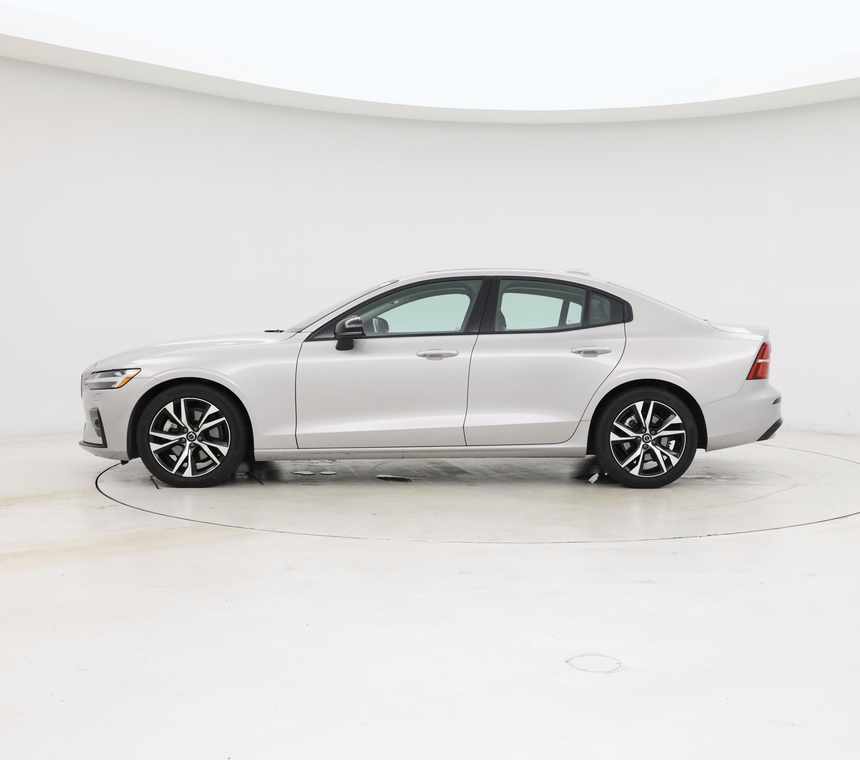 Thumbnail: 2025 Volvo S60 - 3