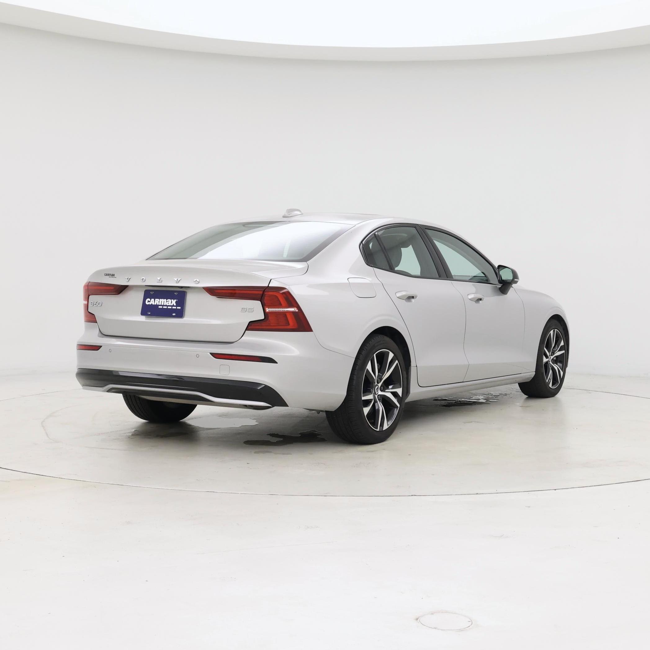 Thumbnail: 2025 Volvo S60 - 8