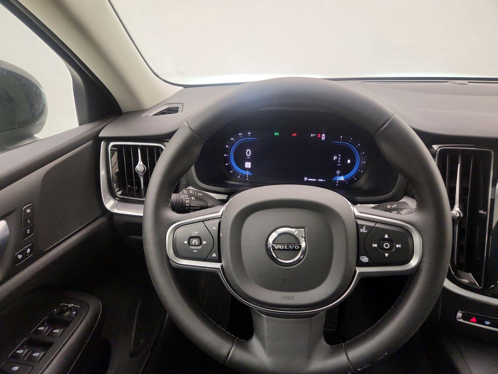 Thumbnail: 2025 Volvo S60 - 10